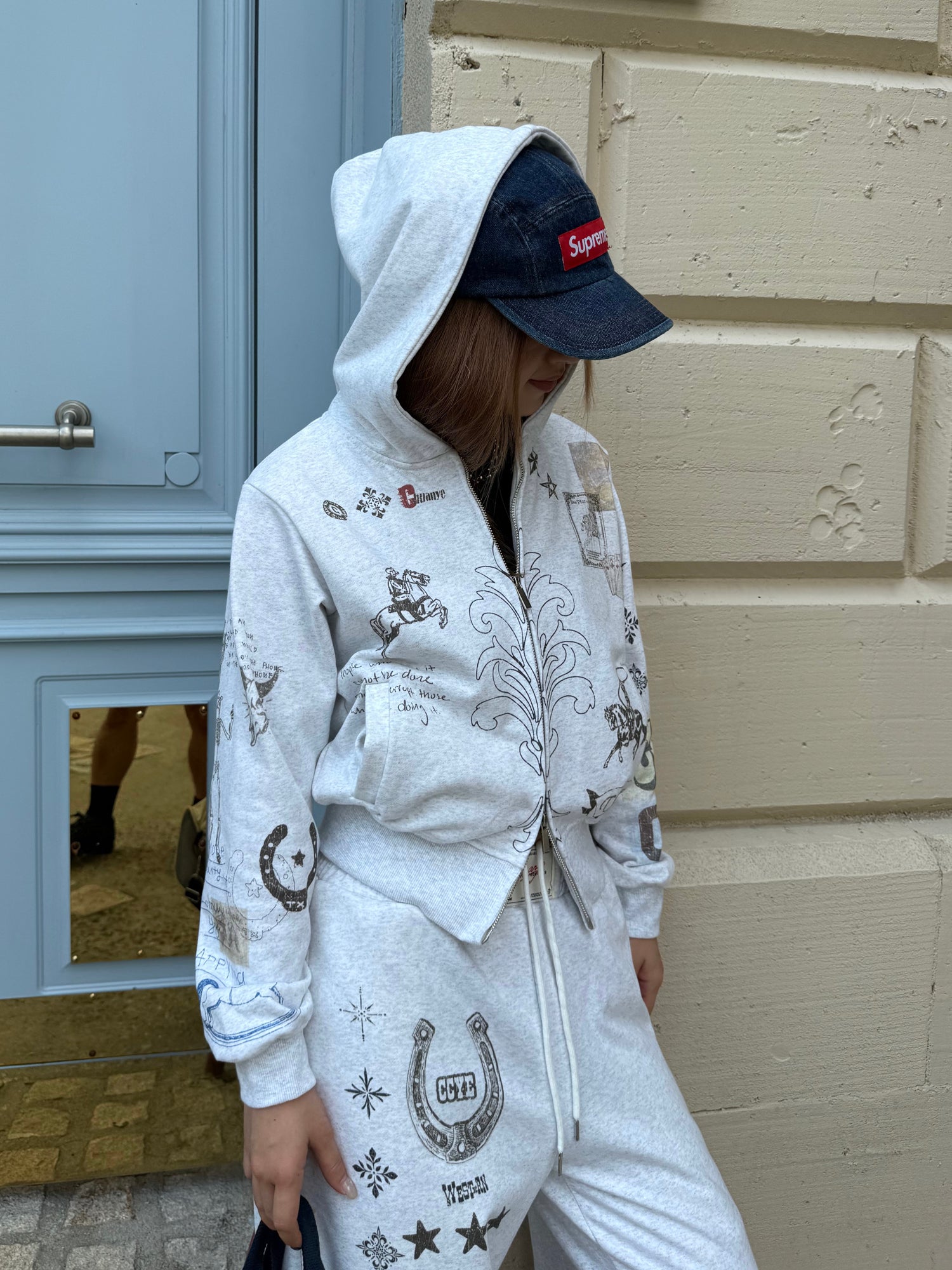 ショート丈プリントパーカー N638