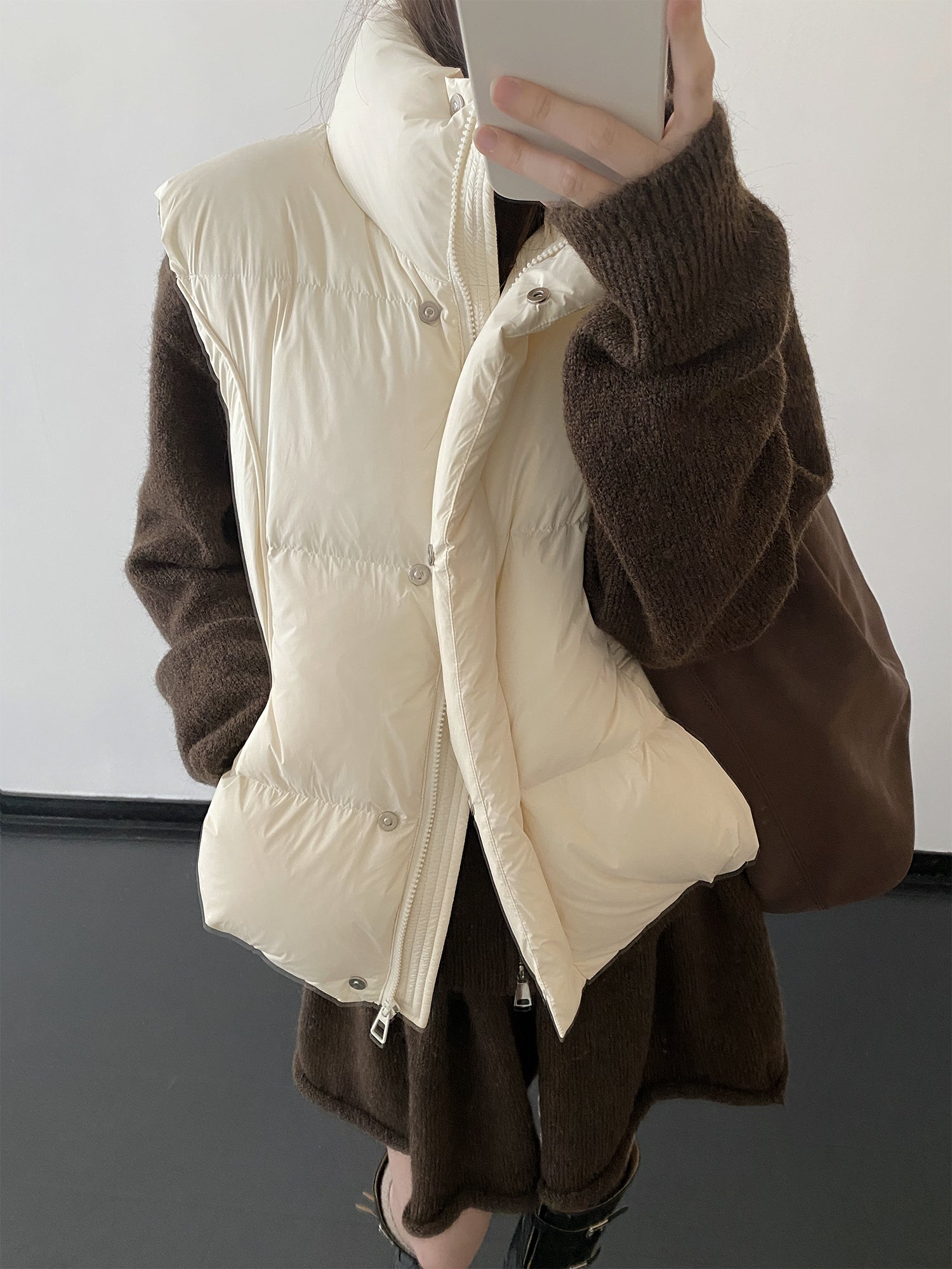 ホワイトダッグダウンベスト N904