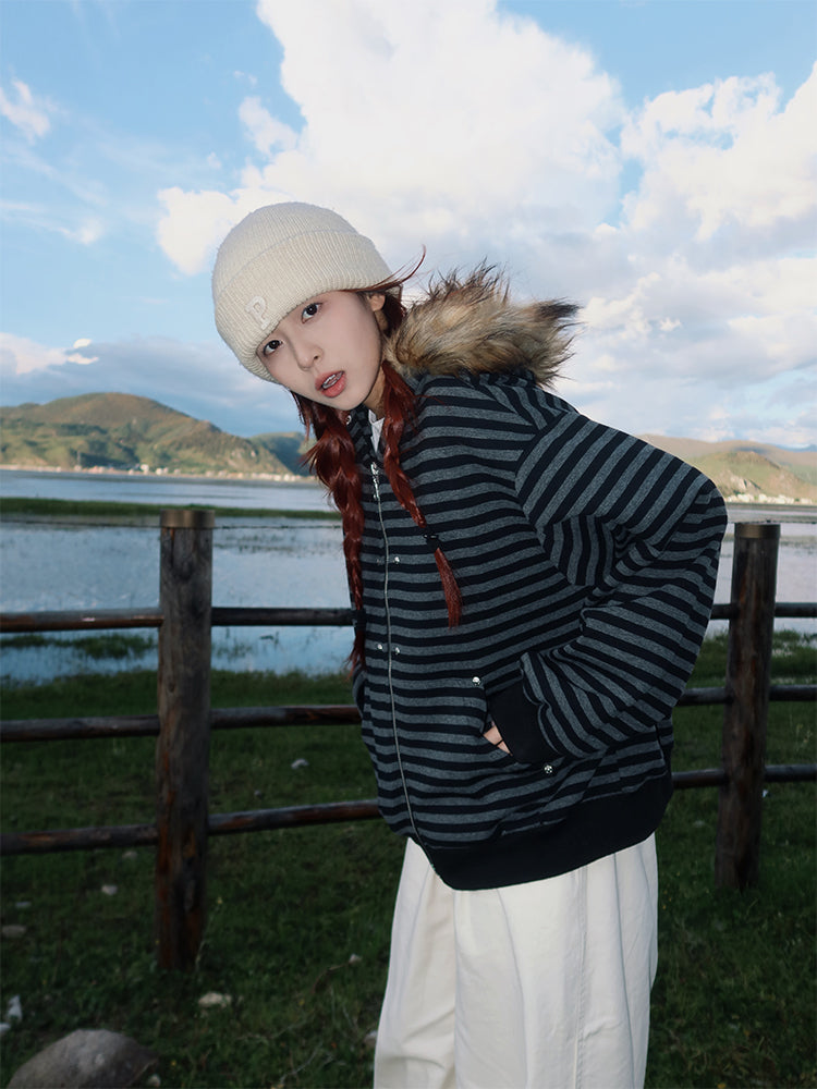 BURBERRY BLUE LABEL ボーダー ニットパーカー ファー付き38 BURBERRY BLUE LABEL ボーダー ニットパーカー ファー付き38 BURBERRY