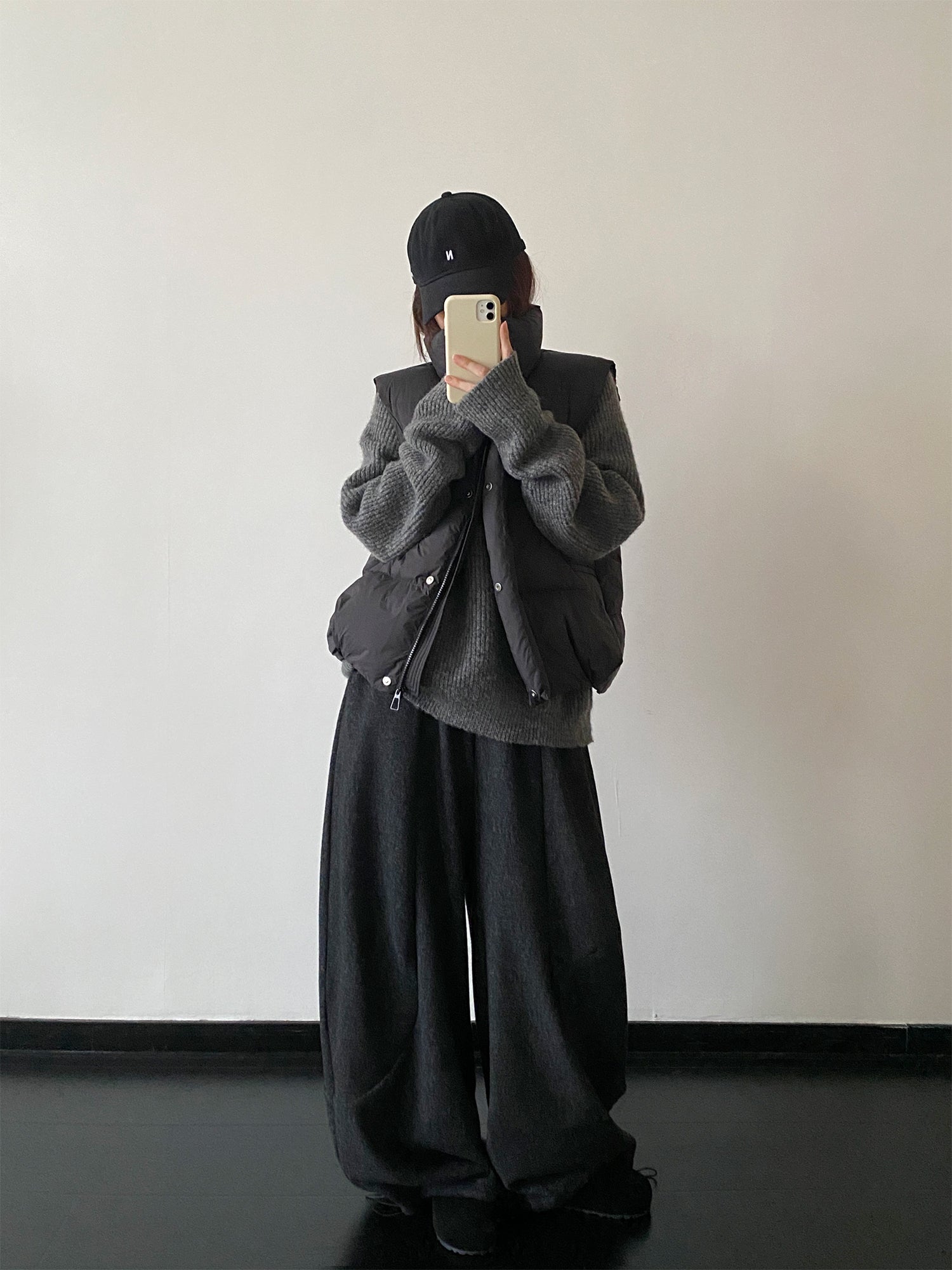 ホワイトダッグダウンベスト N904