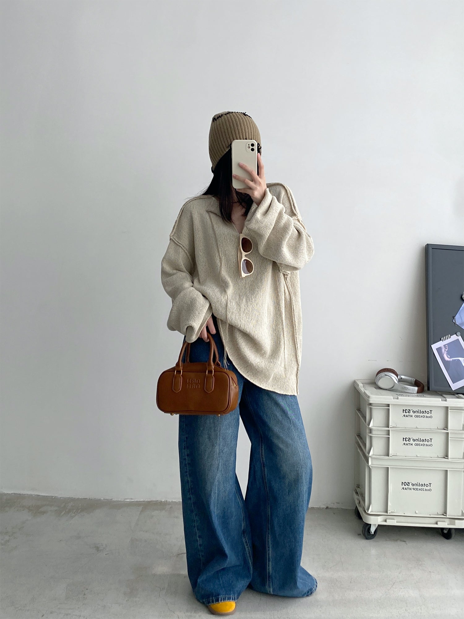 Vネックニットセーター N625