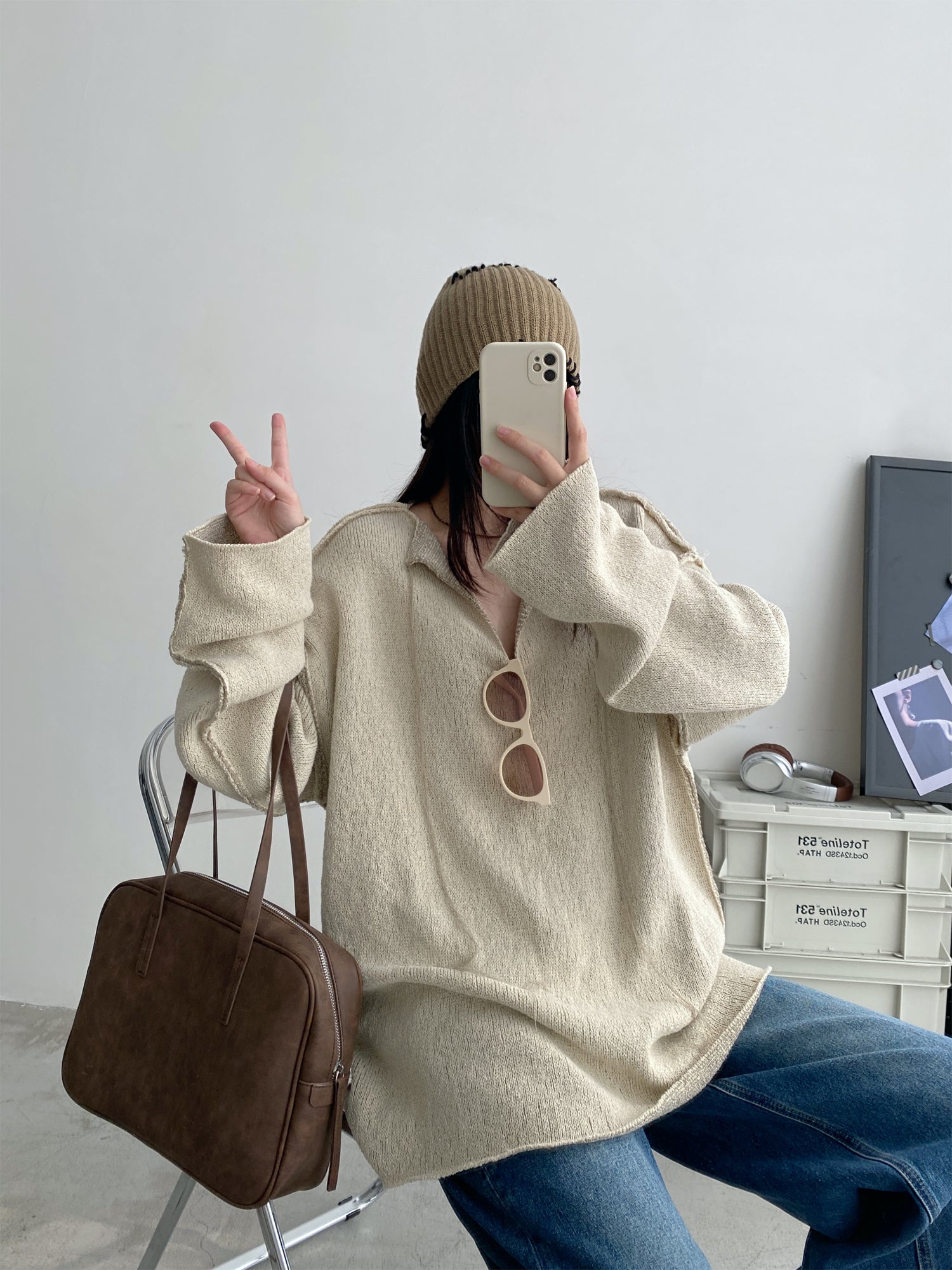 Vネックニットセーター N625