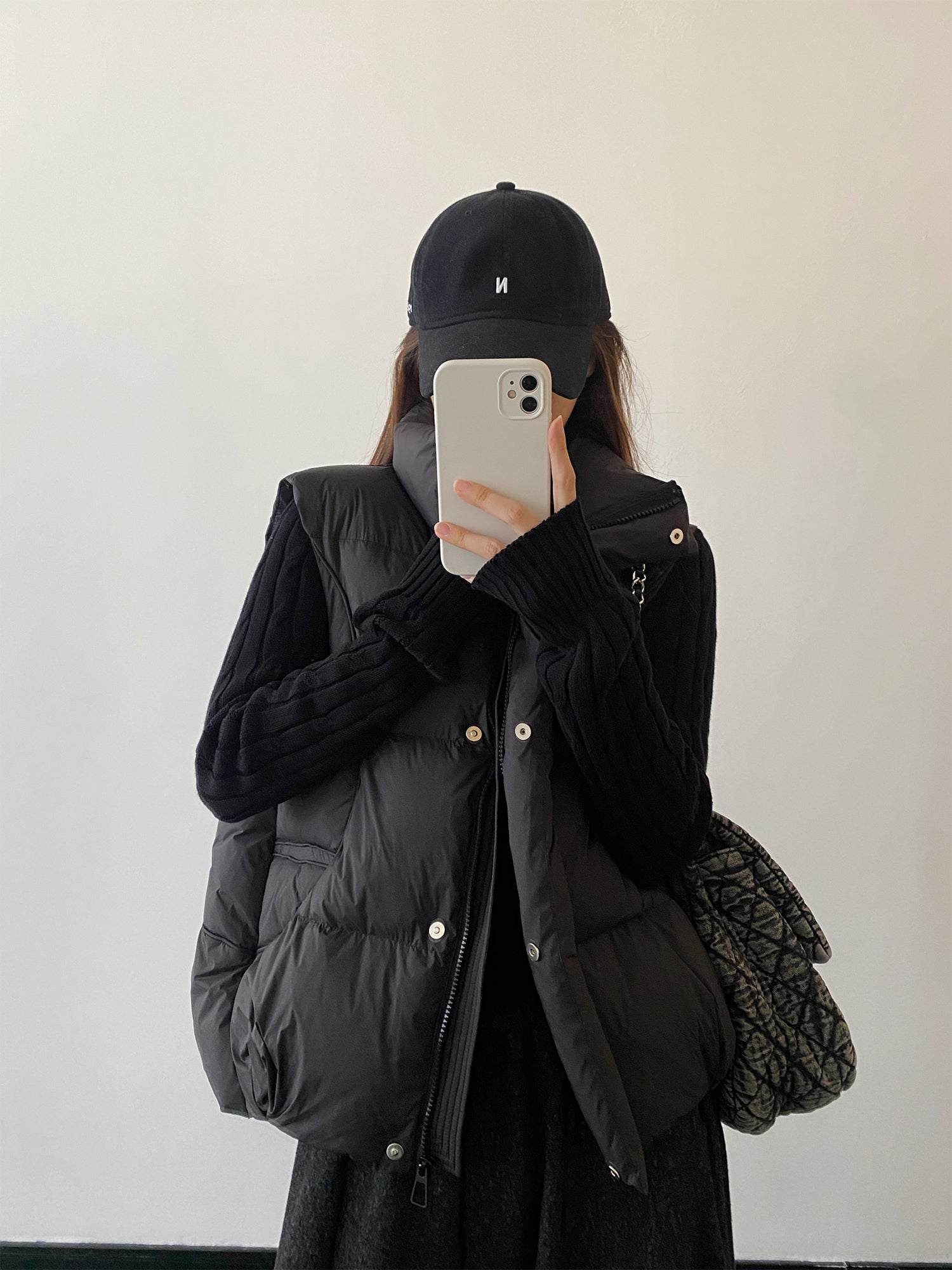 ホワイトダッグダウンベスト N904