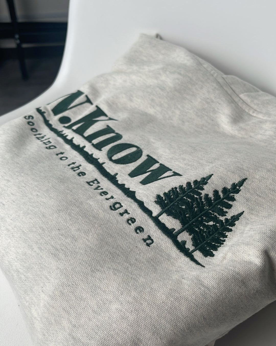 【NoKnow original】オリジナル刺繍入りフーディ