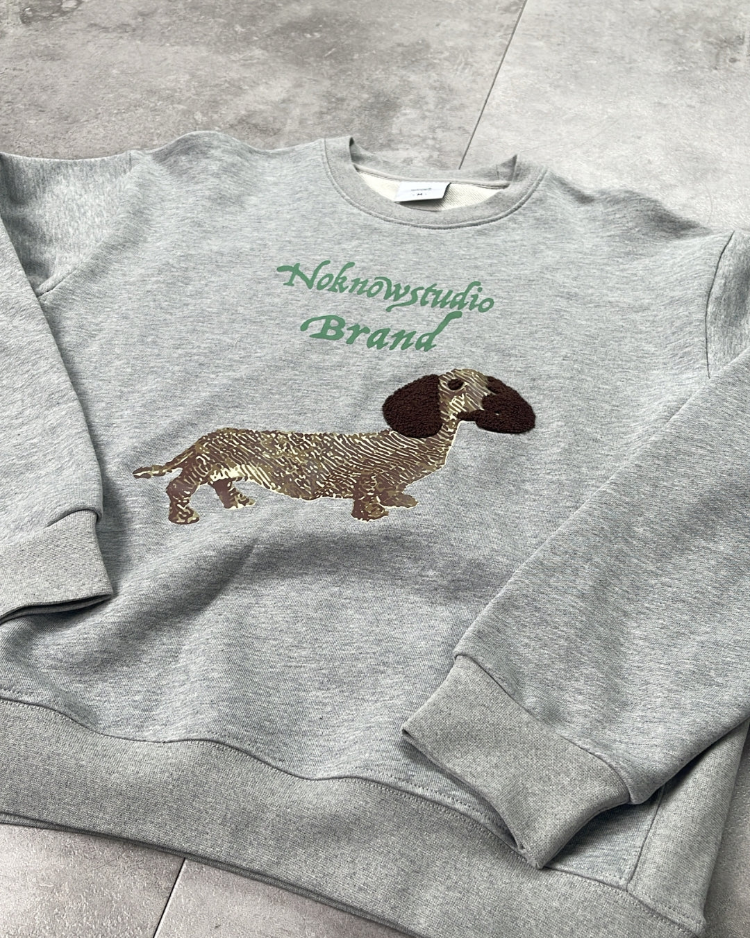 【NoKnow original】ダックスフンドプリントデザインショート丈スウェット
