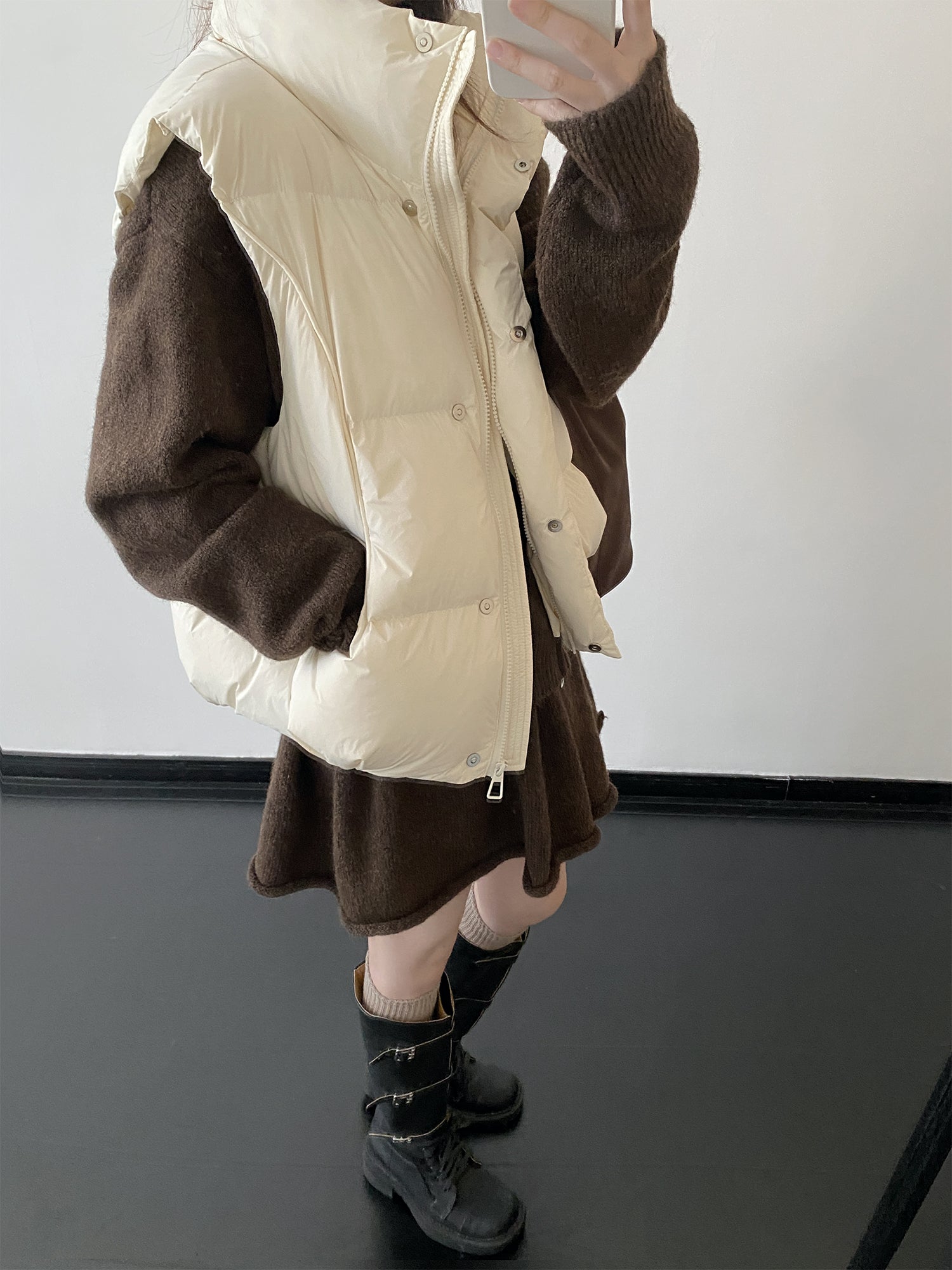 ホワイトダッグダウンベスト N904