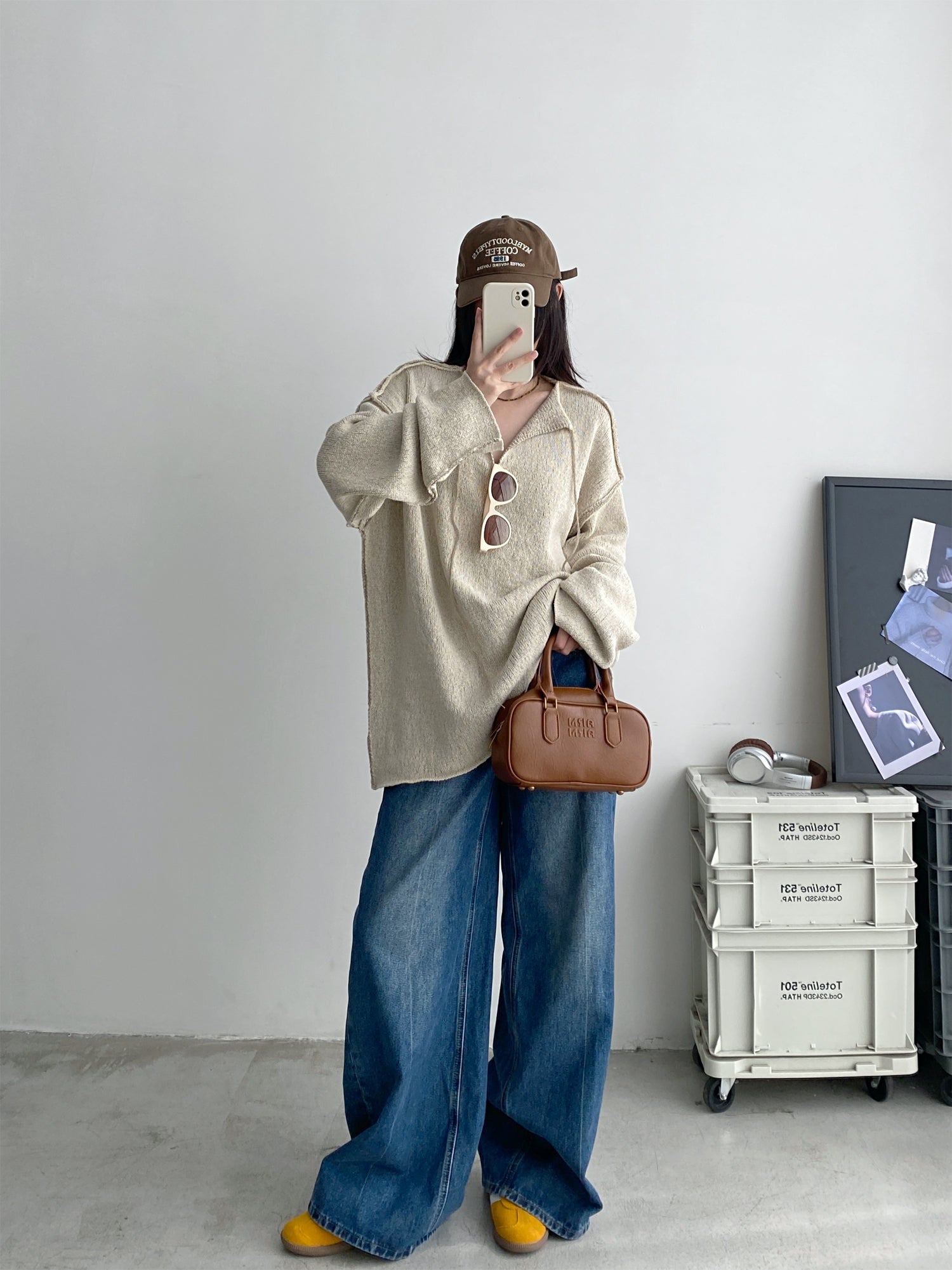 Vネックニットセーター N625