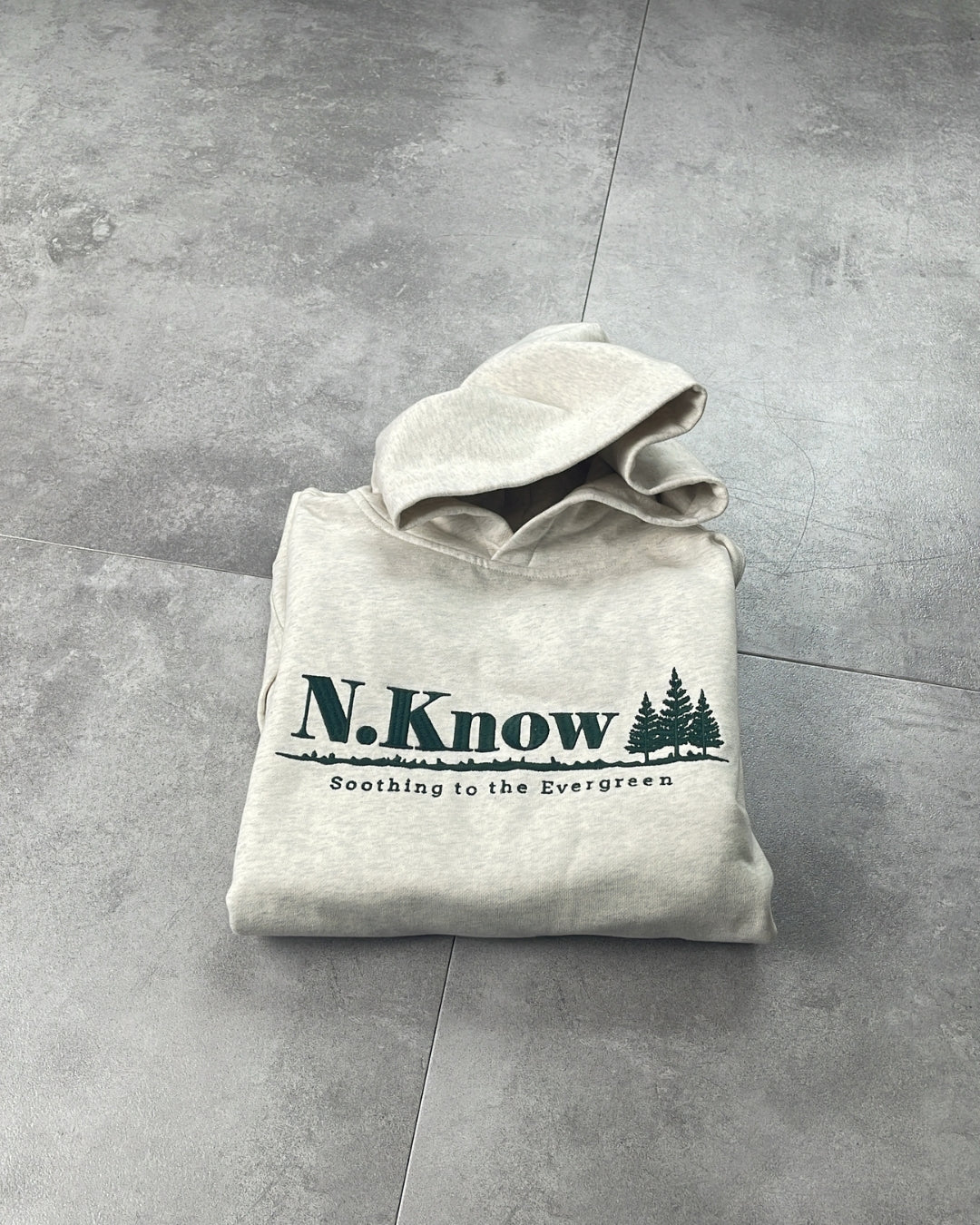 【NoKnow original】オリジナル刺繍入りフーディ