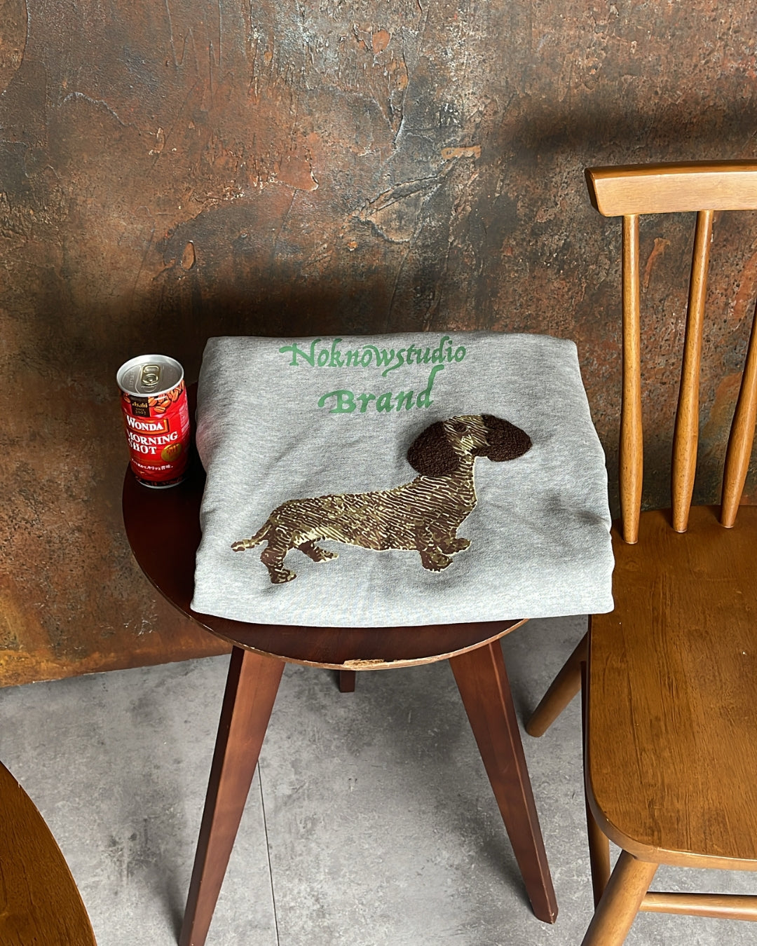 【NoKnow original】ダックスフンドプリントデザインショート丈スウェット