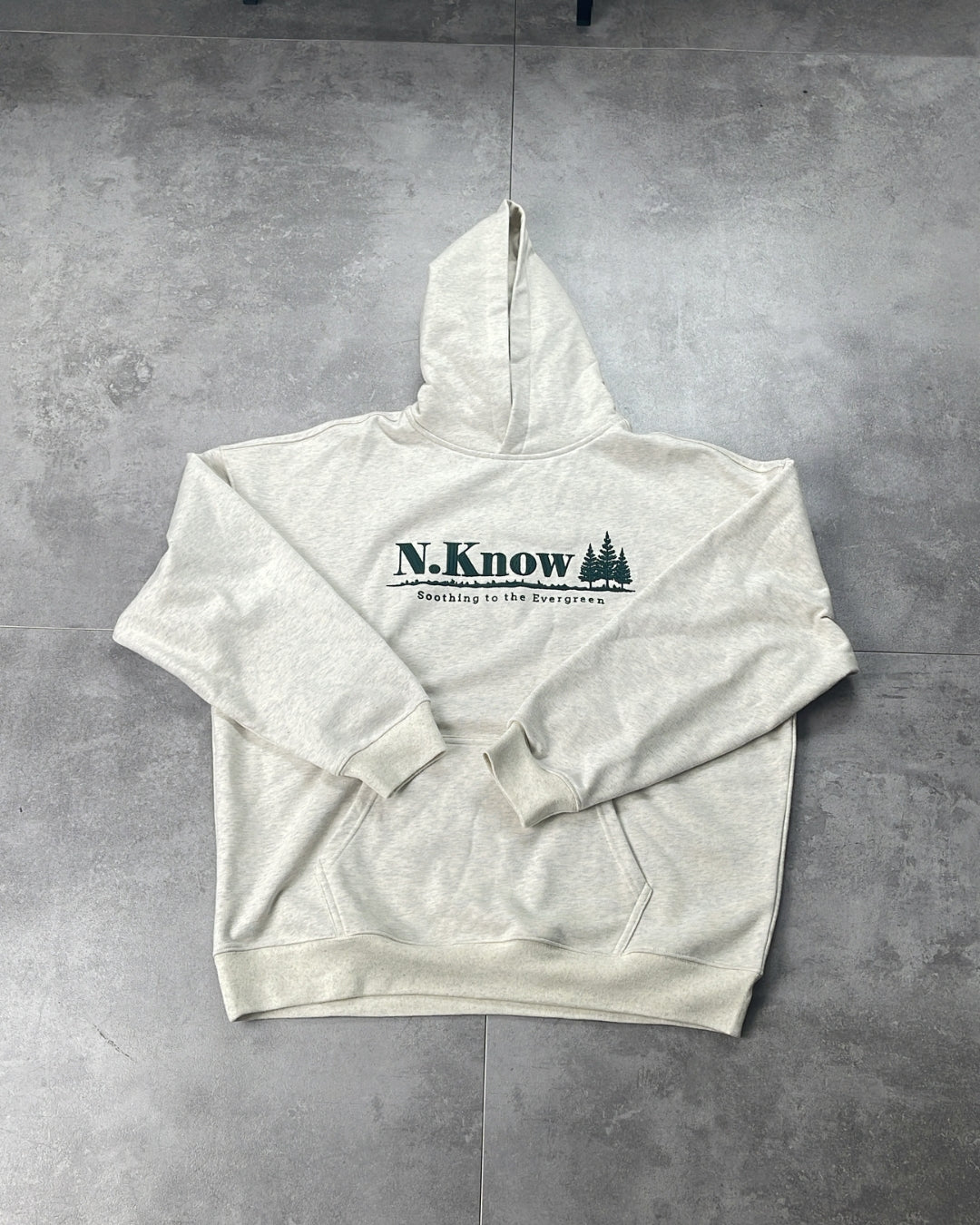 【NoKnow original】オリジナル刺繍入りフーディ