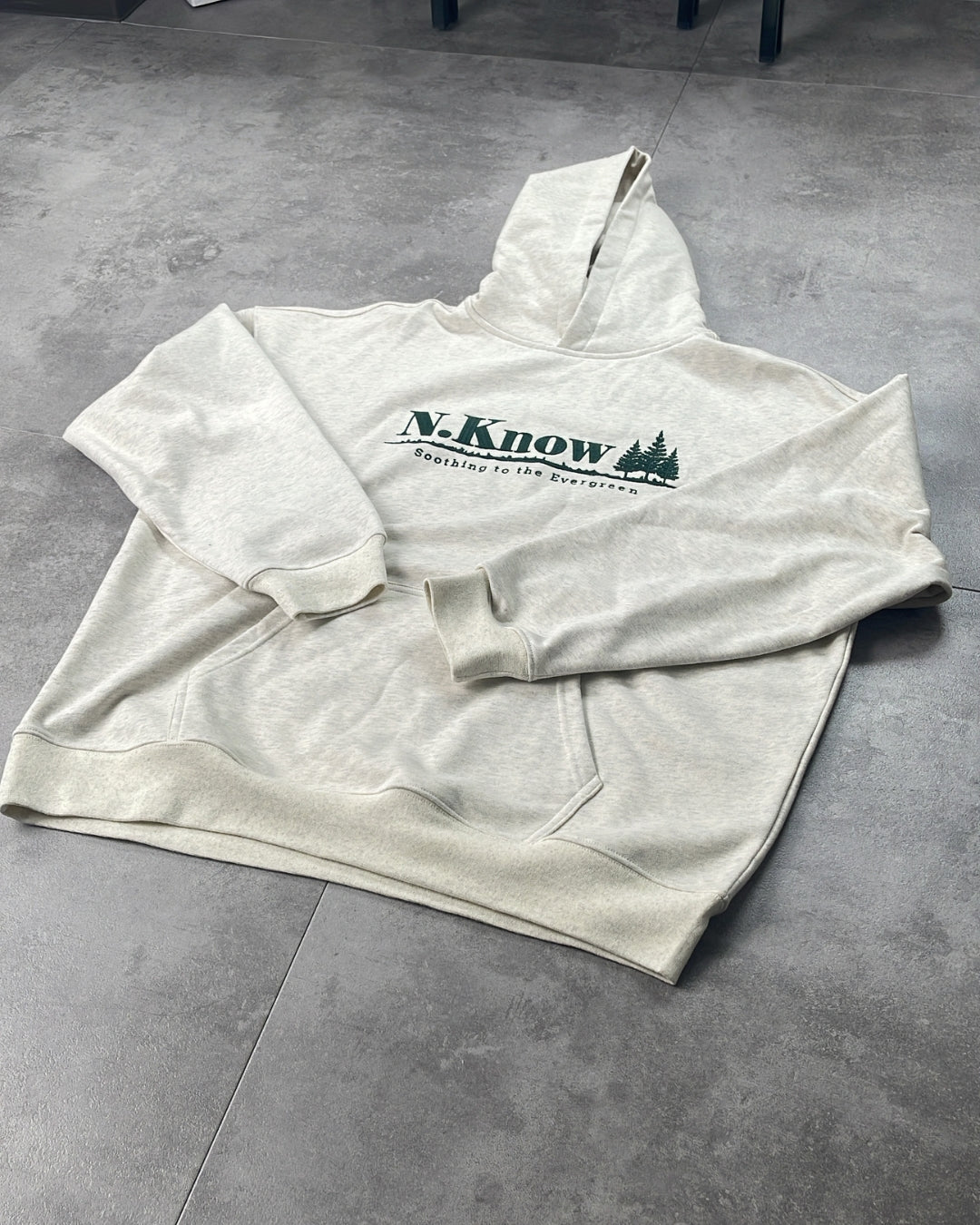 【NoKnow original】オリジナル刺繍入りフーディ