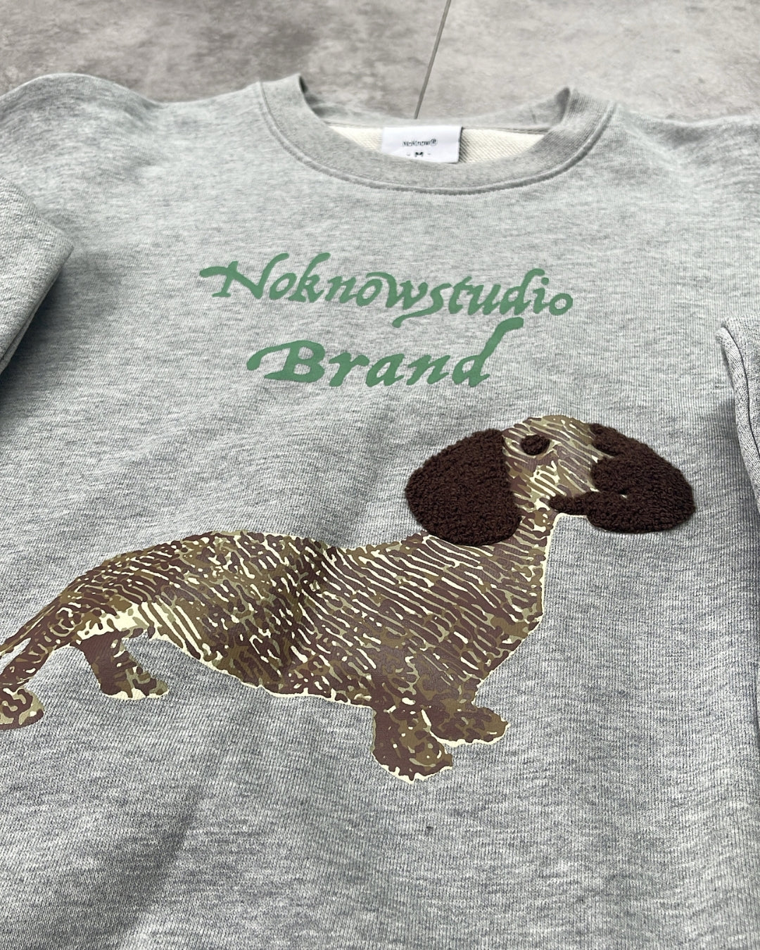 【NoKnow original】ダックスフンドプリントデザインショート丈スウェット