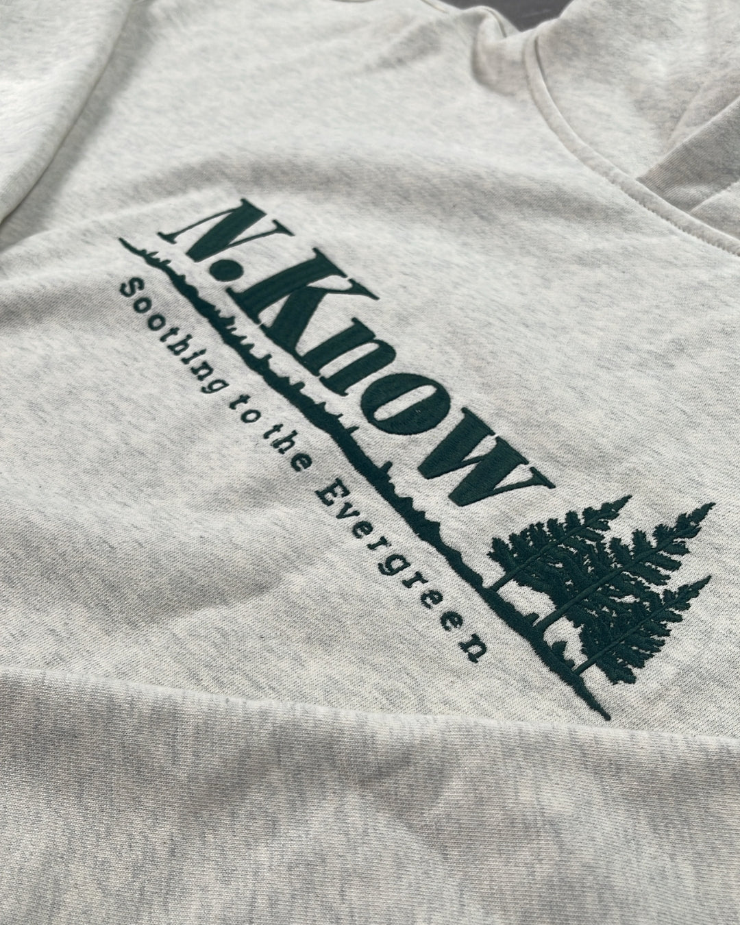 【NoKnow original】オリジナル刺繍入りフーディ