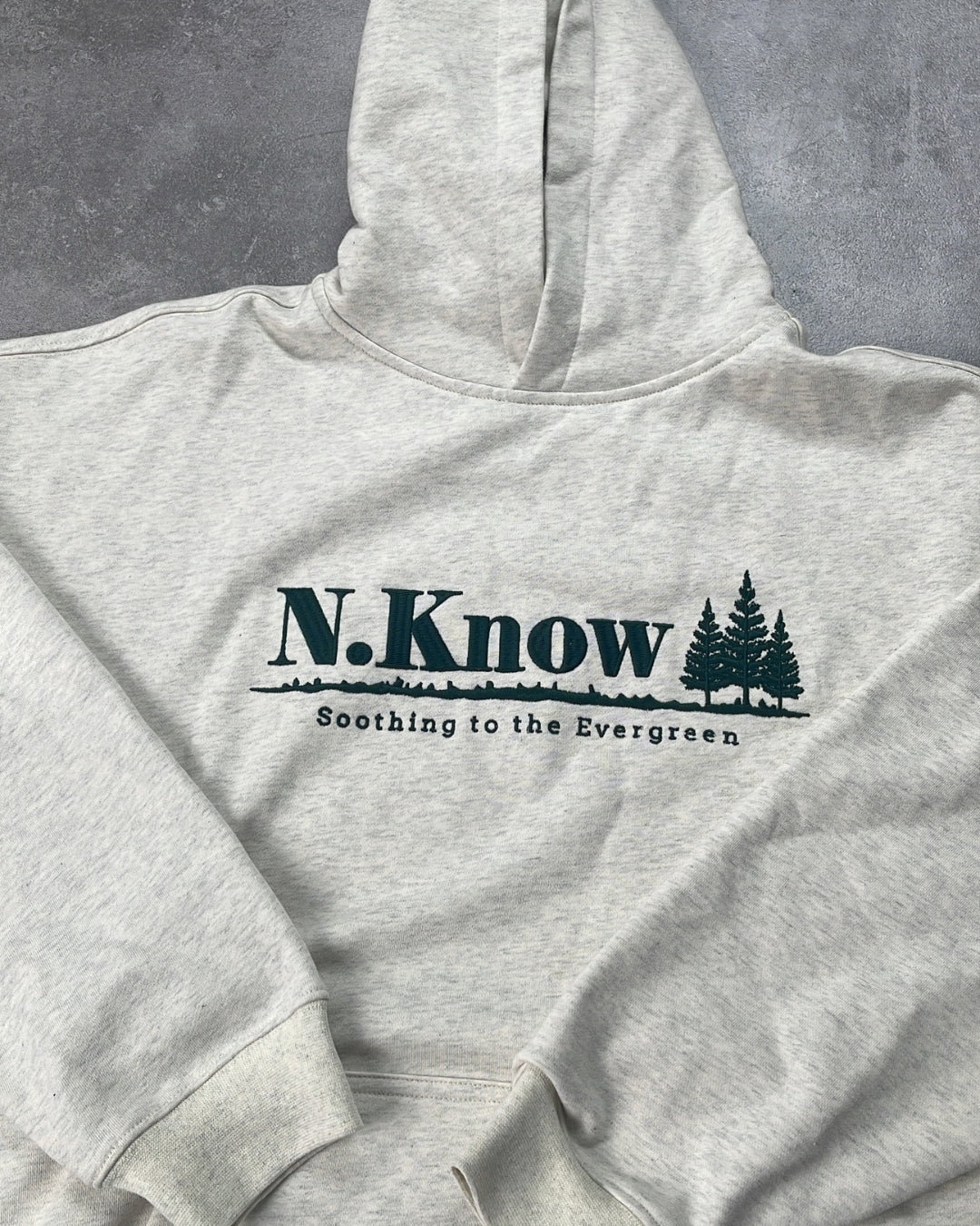 【NoKnow original】オリジナル刺繍入りフーディ