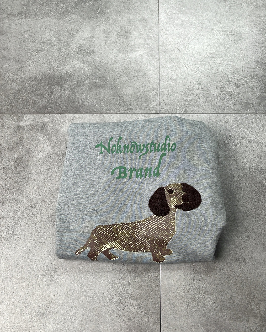 【NoKnow original】ダックスフンドプリントデザインショート丈スウェット