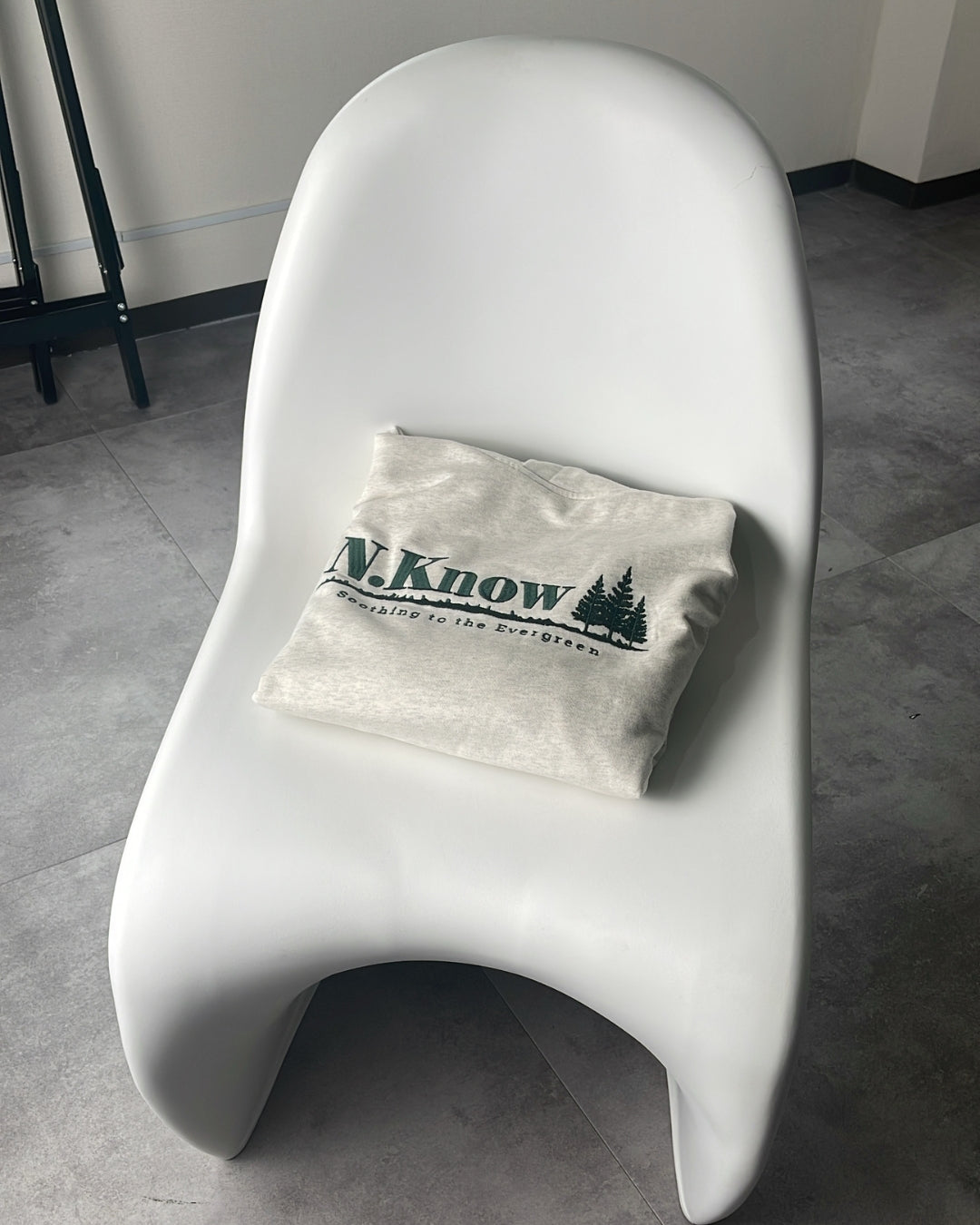 【NoKnow original】オリジナル刺繍入りフーディ