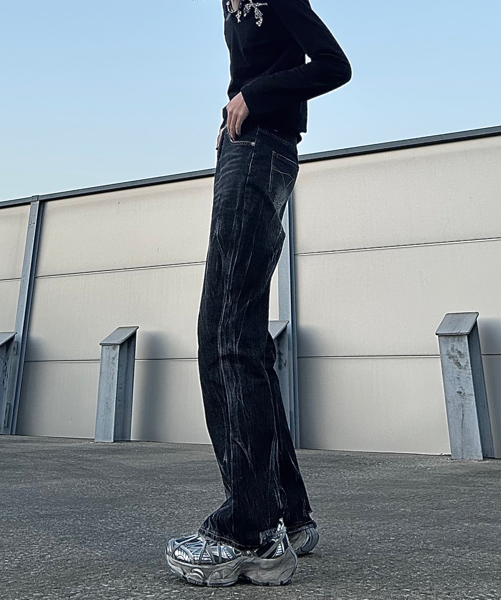 雷柄ウォッシュドブラック 微フレアデニムパンツ BDW002