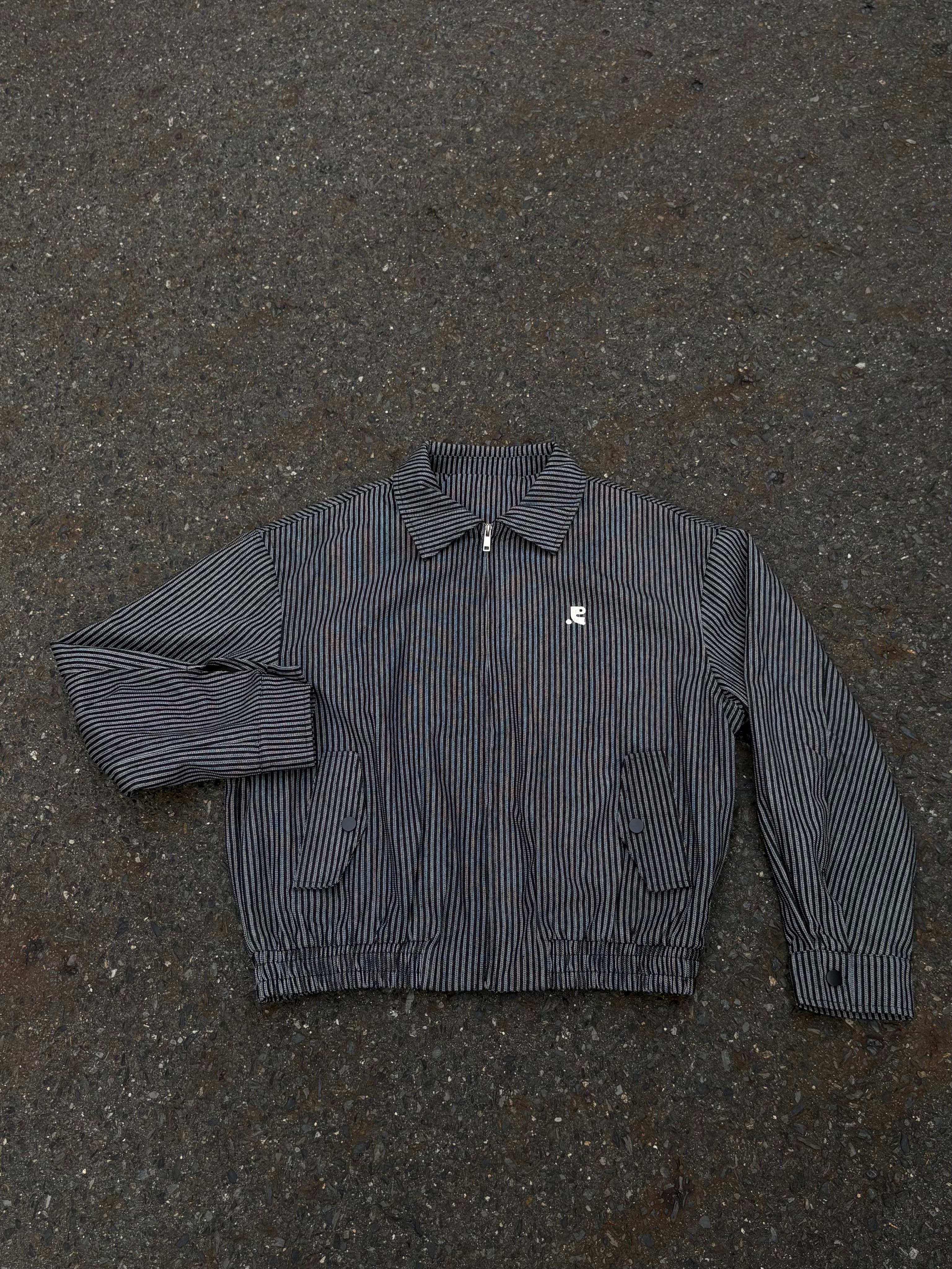 ピンストライプ・クロップド丈ジップアップブルゾン HR006