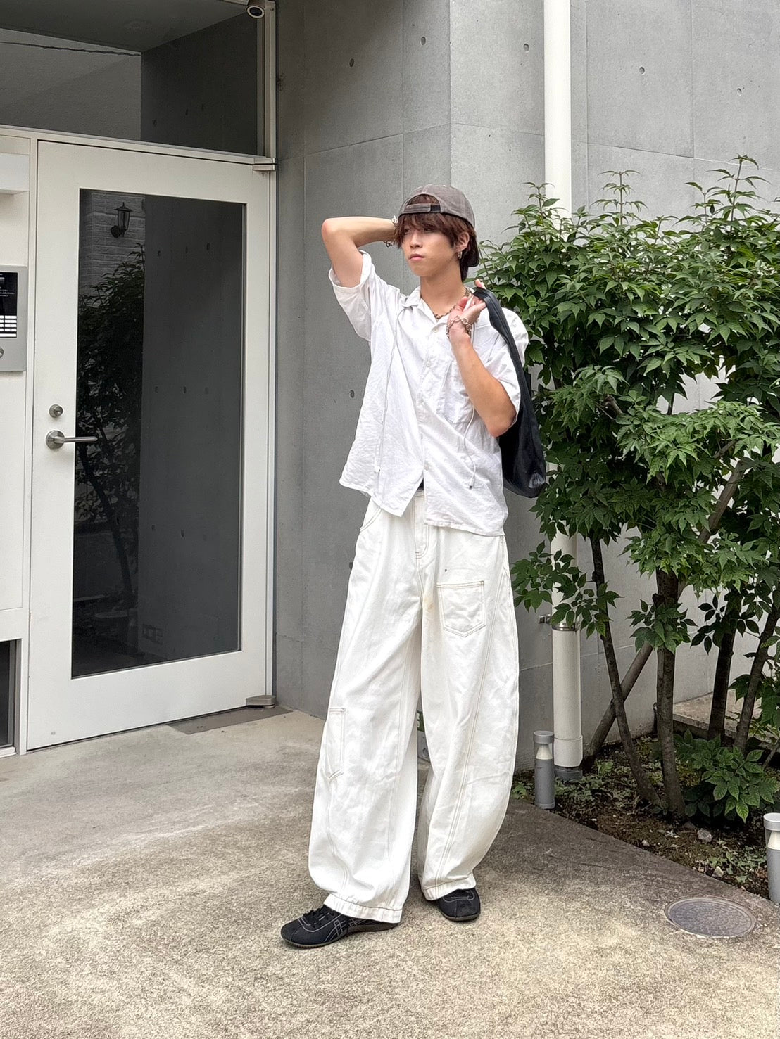 オフホワイト・バルーンワイドパンツ GA003