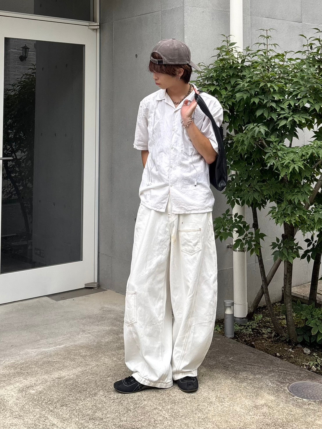 オフホワイト・バルーンワイドパンツ GA003