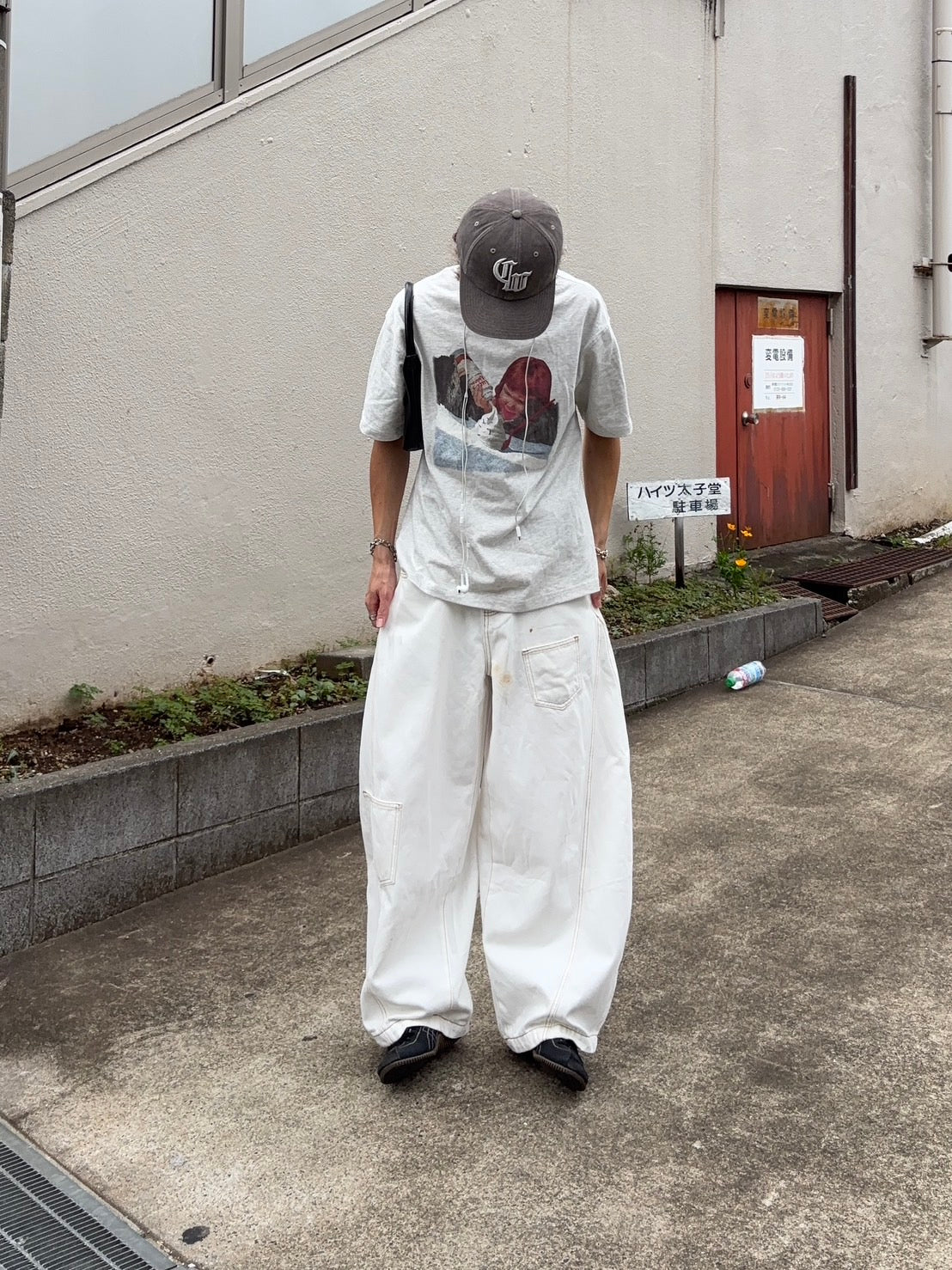 オフホワイト・バルーンワイドパンツ GA003