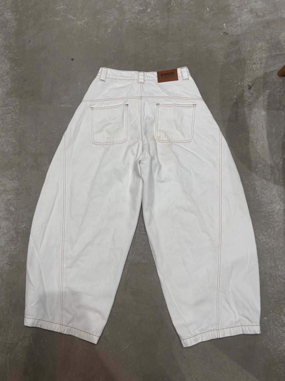 オフホワイト・バルーンワイドパンツ GA003