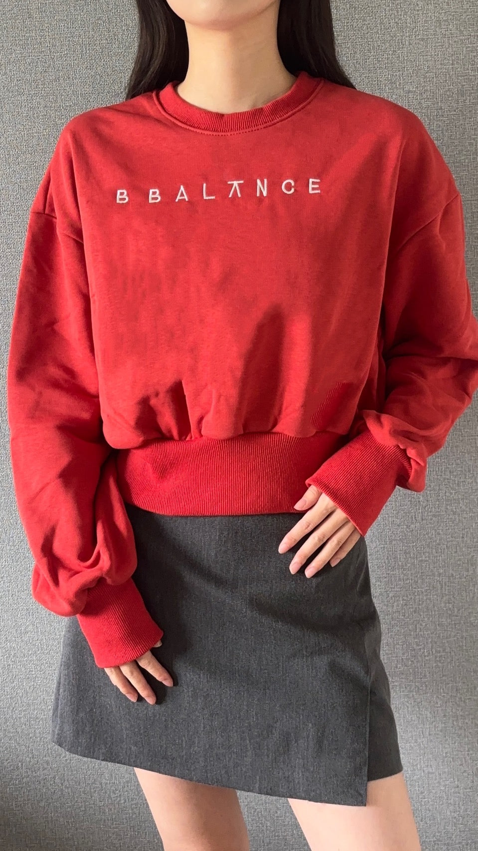 クロップド丈・ロゴ刺繍ボリュームスリーブスウェット s0814m-12