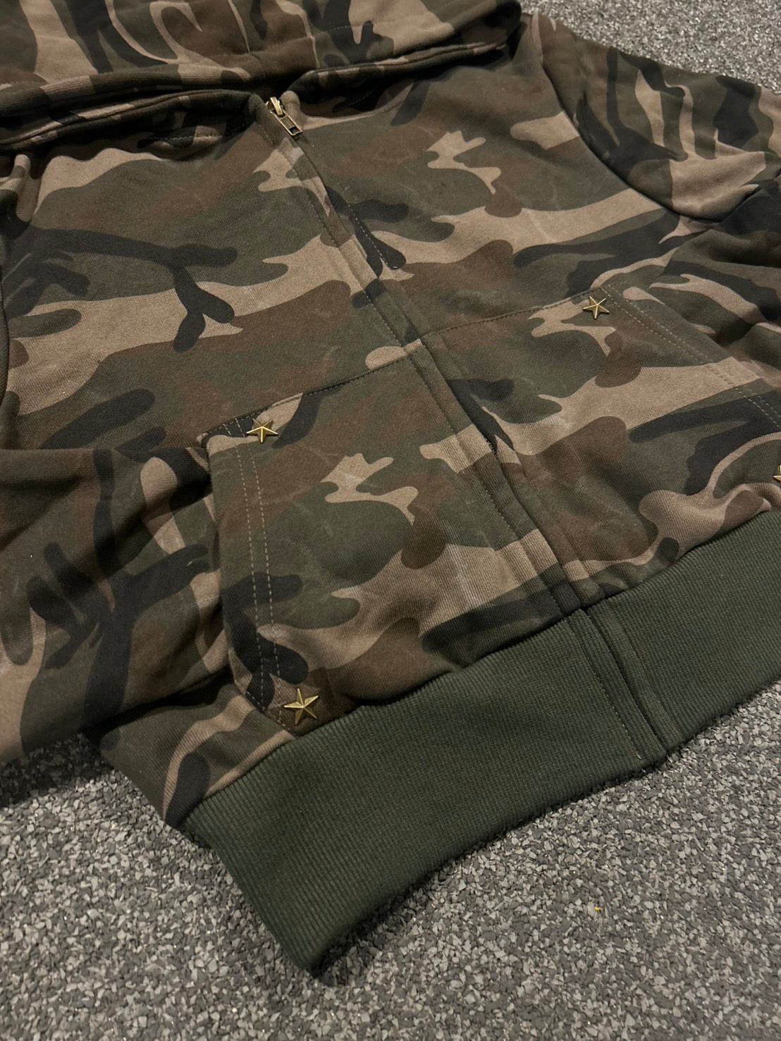 クロップド丈・カモフラージュジップアップパーカー MI-06