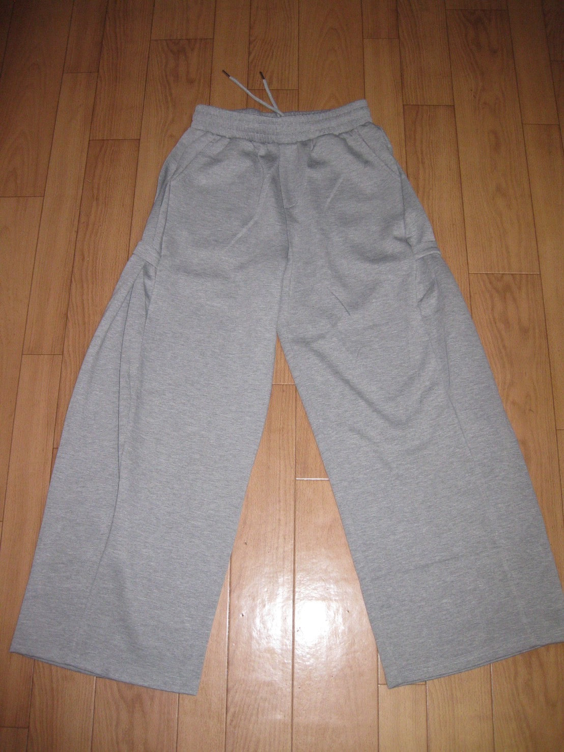 ヘザーグレー・スーパーワイドフィットスウェットパンツ WG002