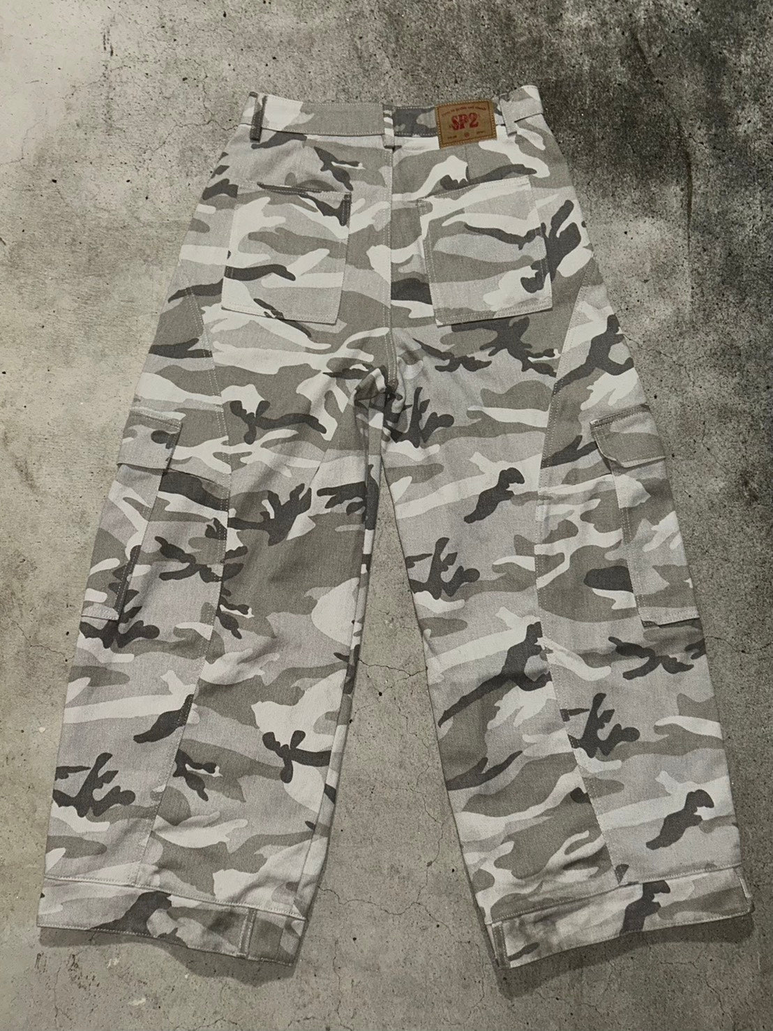 迷彩柄レトロワークカーゴパンツ LLS009