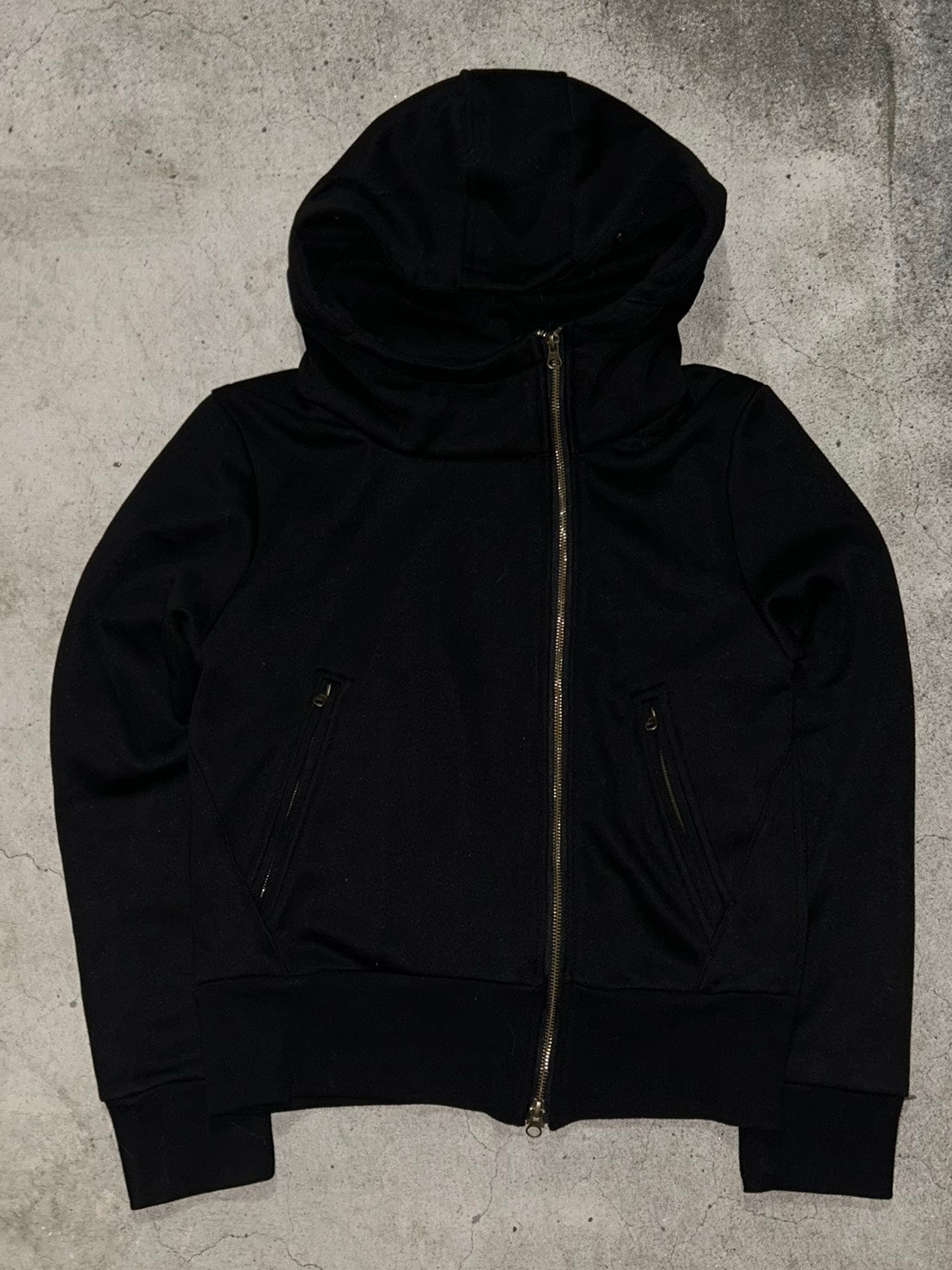 アシンメトリージップ フェイクファーフード付きパーカー LLS010