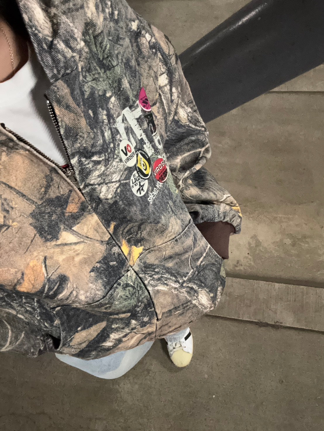 リアルツリーワッペン付きフーディ AT004