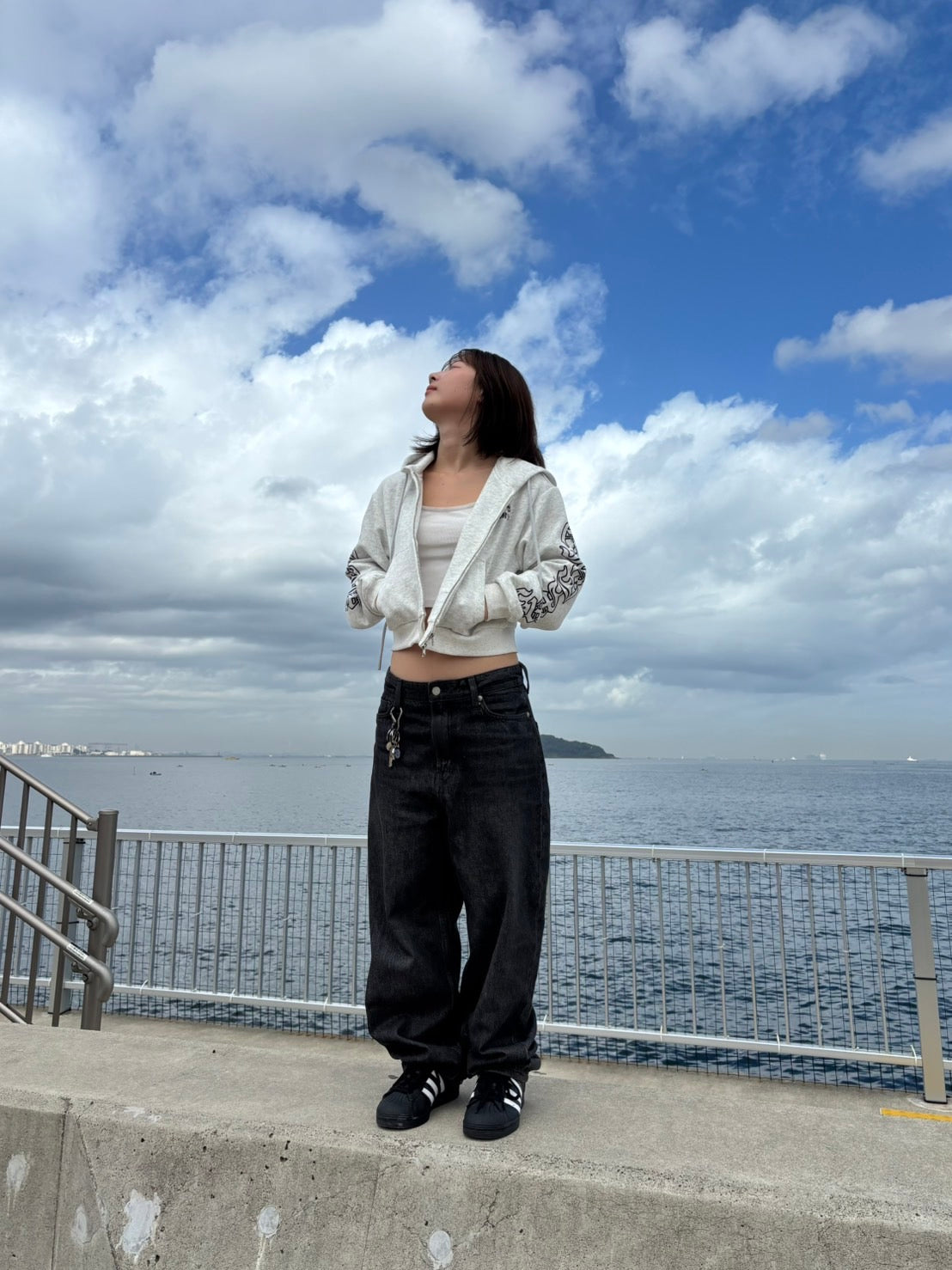 デザインスリーブクロップド丈パーカー KA004