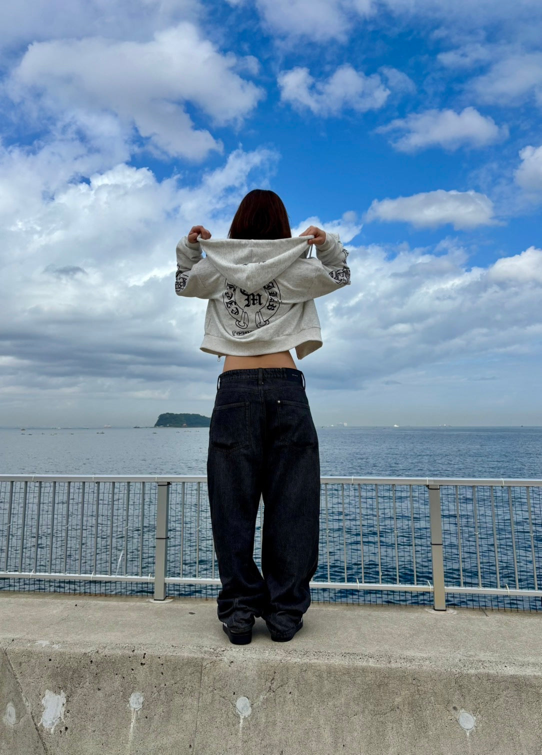 デザインスリーブクロップド丈パーカー KA004