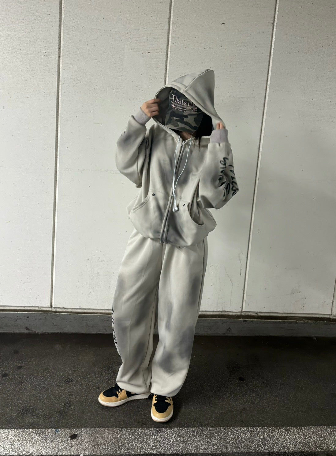 グラフィティロゴスモークスウェットセット AT005
