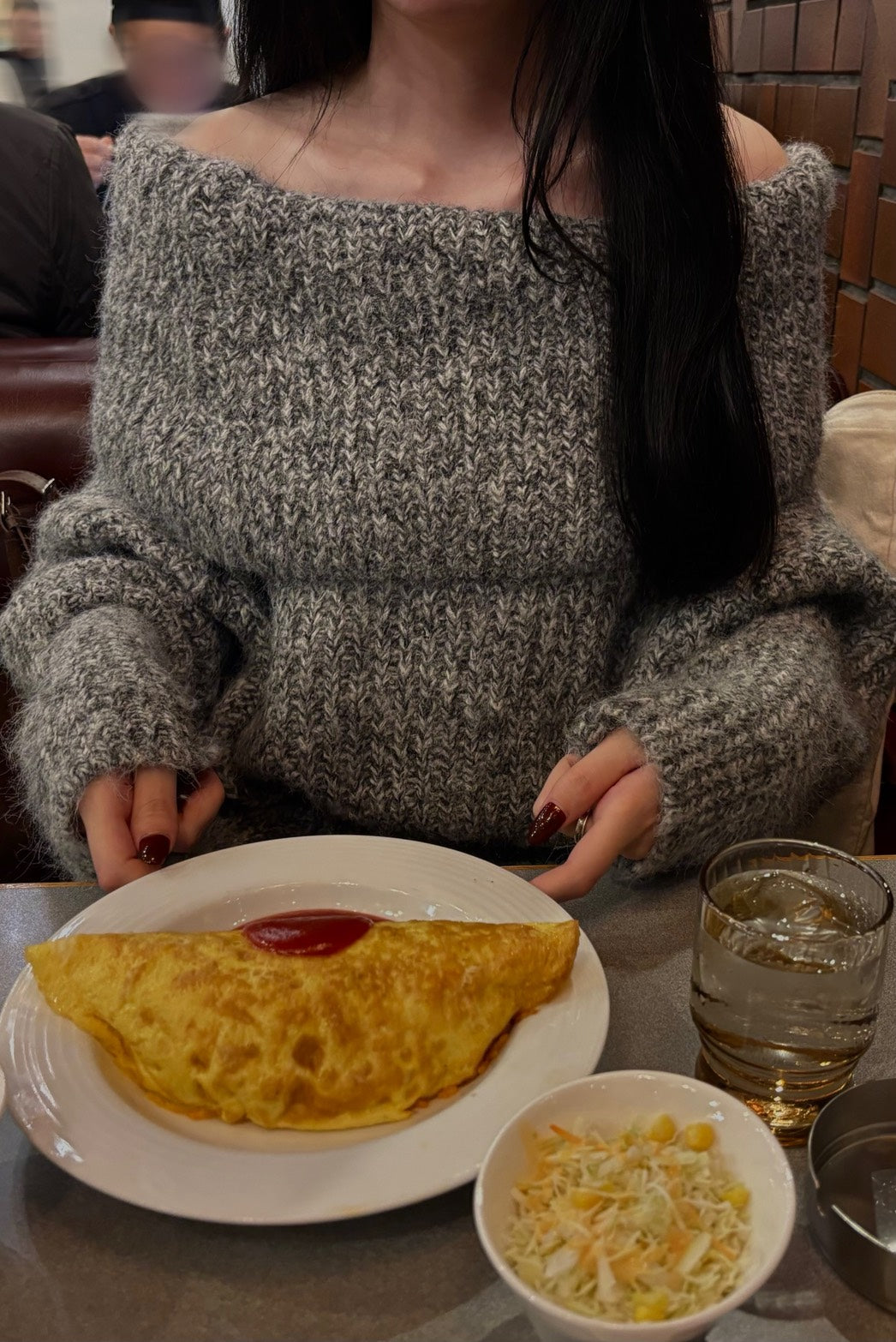 フェザーヤーンオフショルリラックスニット UI-003