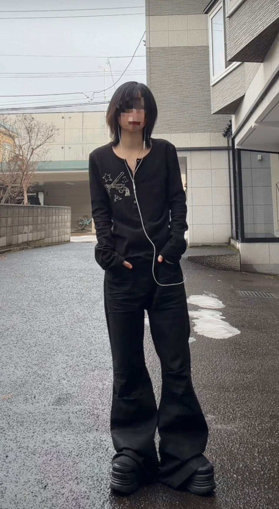 ブラックコーティング フレアデニムパンツ AKA-004