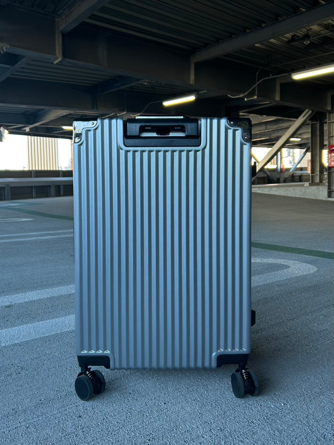 軽量設計スーツケース LLS-028