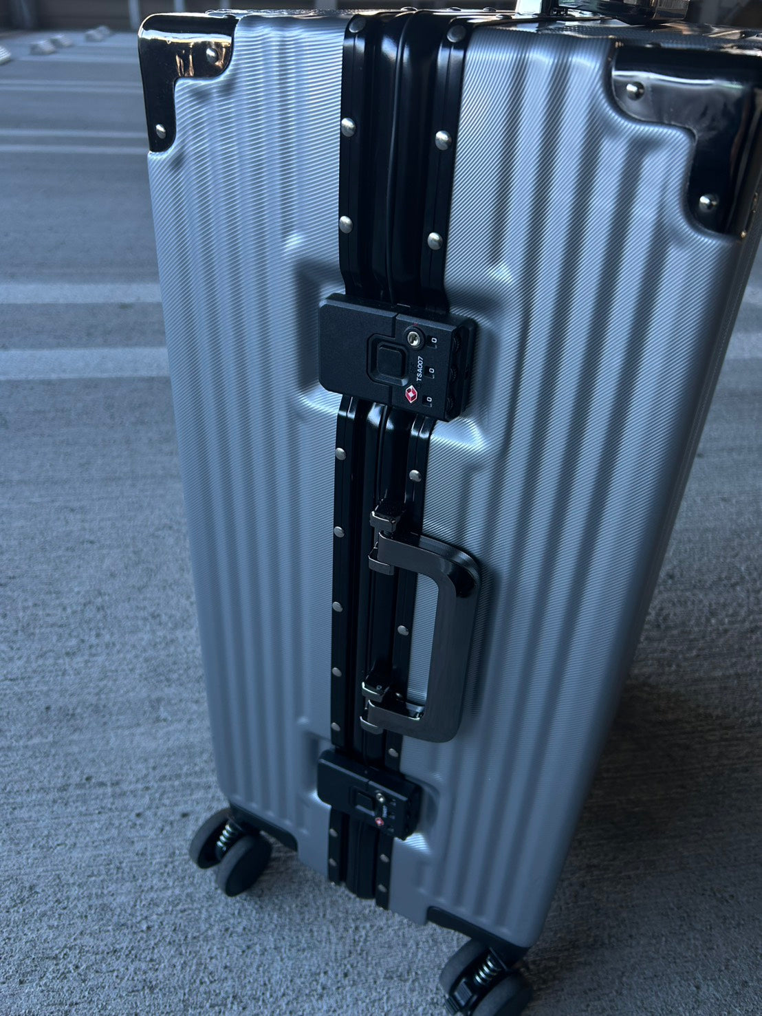 軽量設計スーツケース LLS-028