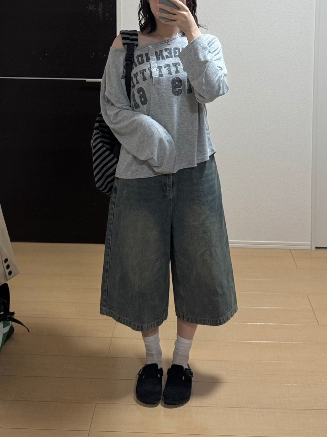 ゆったりオーバーシルエット半ボタン長袖Tシャツ TH-011