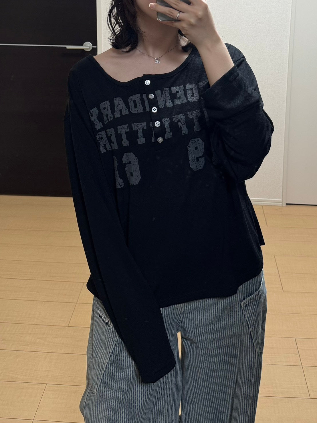 ゆったりオーバーシルエット半ボタン長袖Tシャツ TH-011