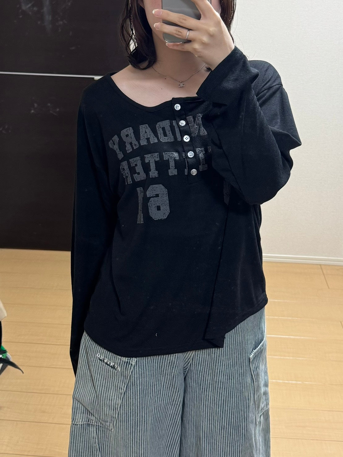 ゆったりオーバーシルエット半ボタン長袖Tシャツ TH-011