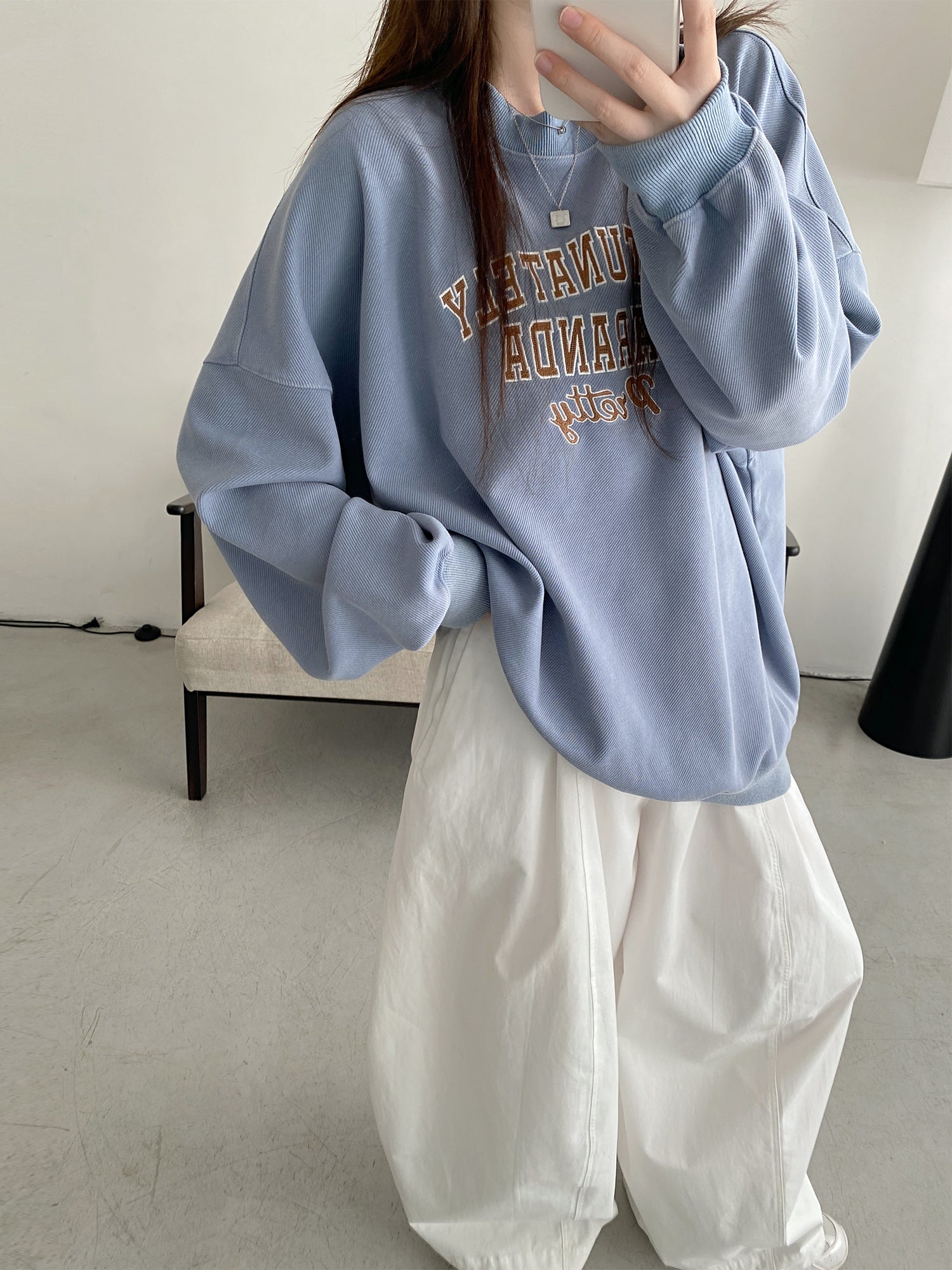ミルクブルーレター刺繍スウェット    N579