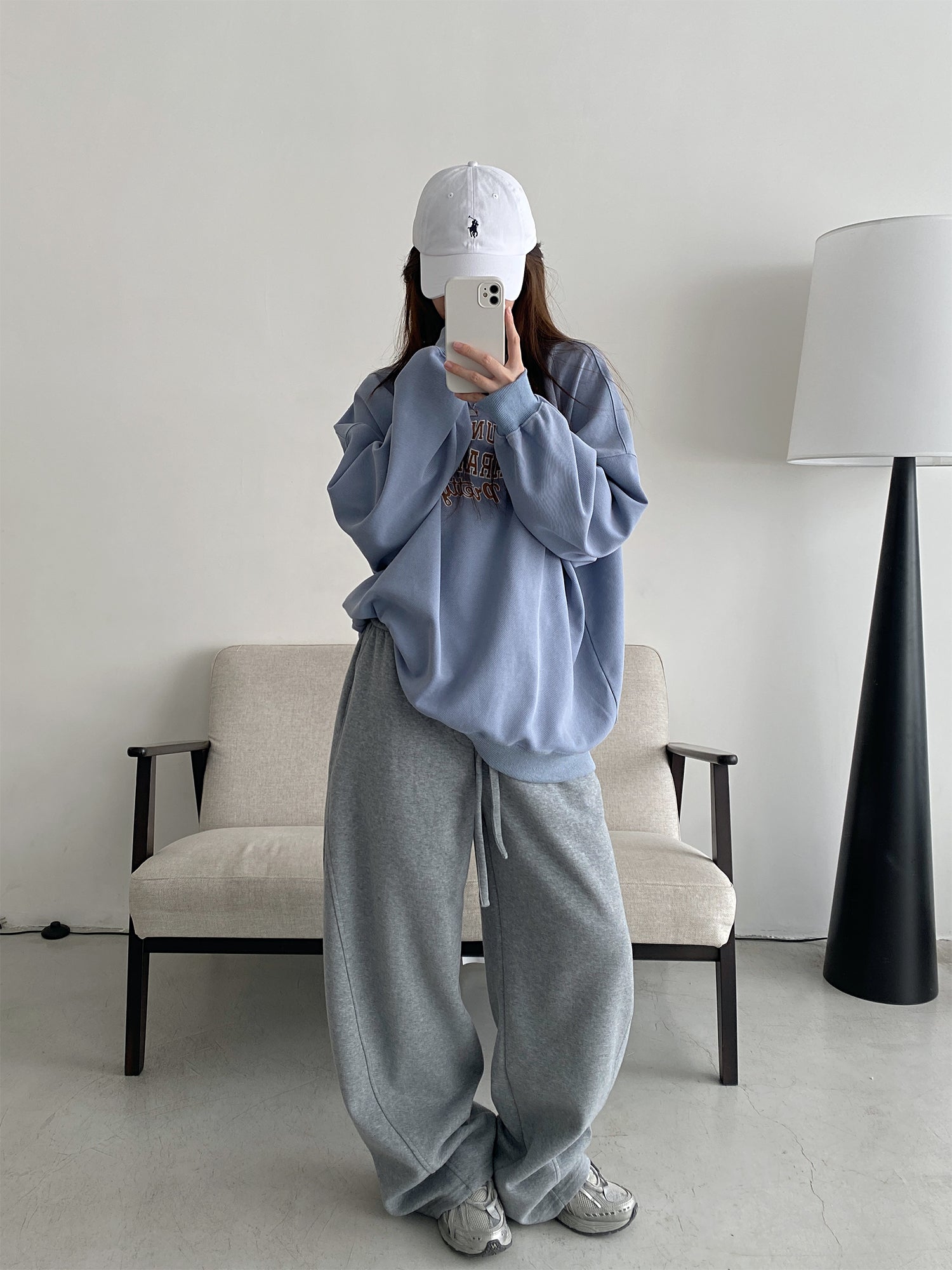 ミルクブルーレター刺繍スウェット    N579
