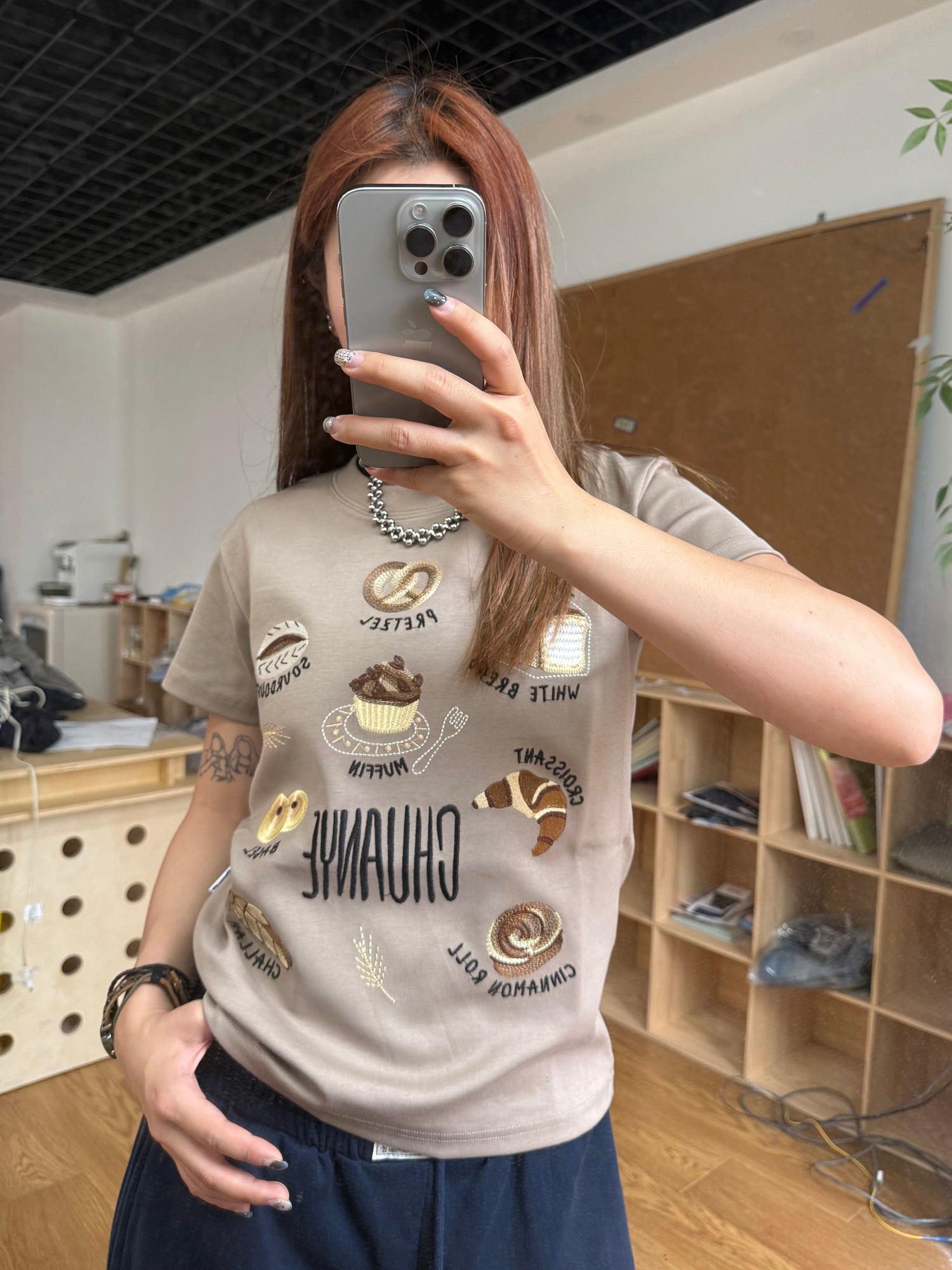 ベーカリー刺繍風 イラストTシャツ   N517