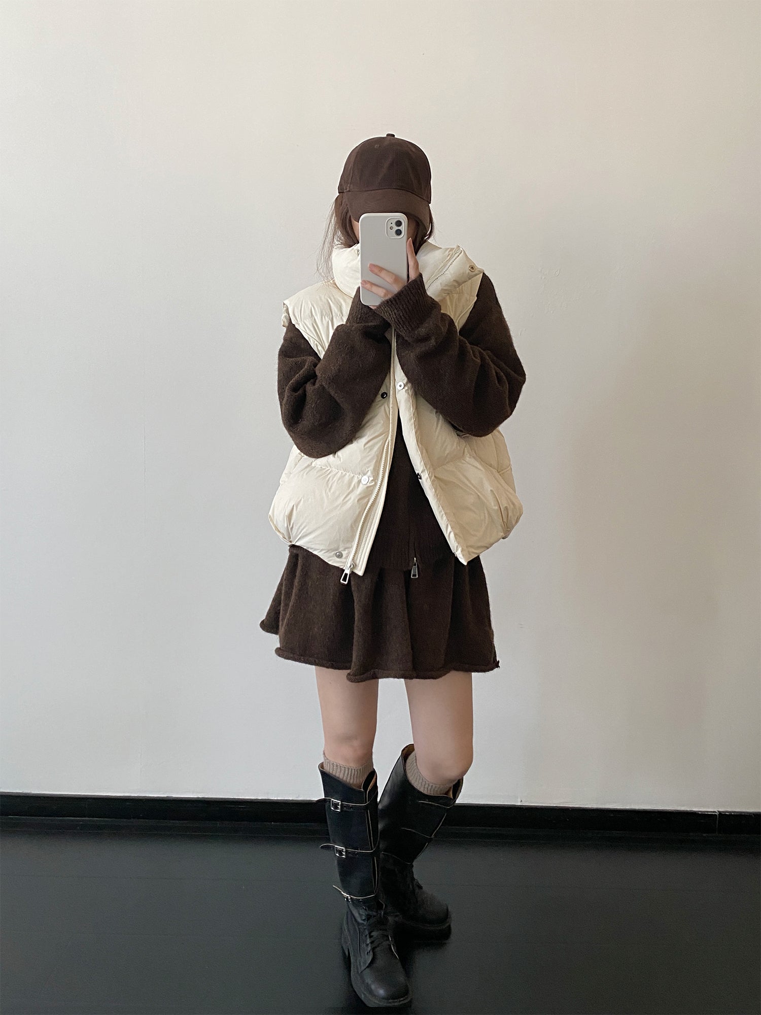 ホワイトダッグダウンベスト    N904