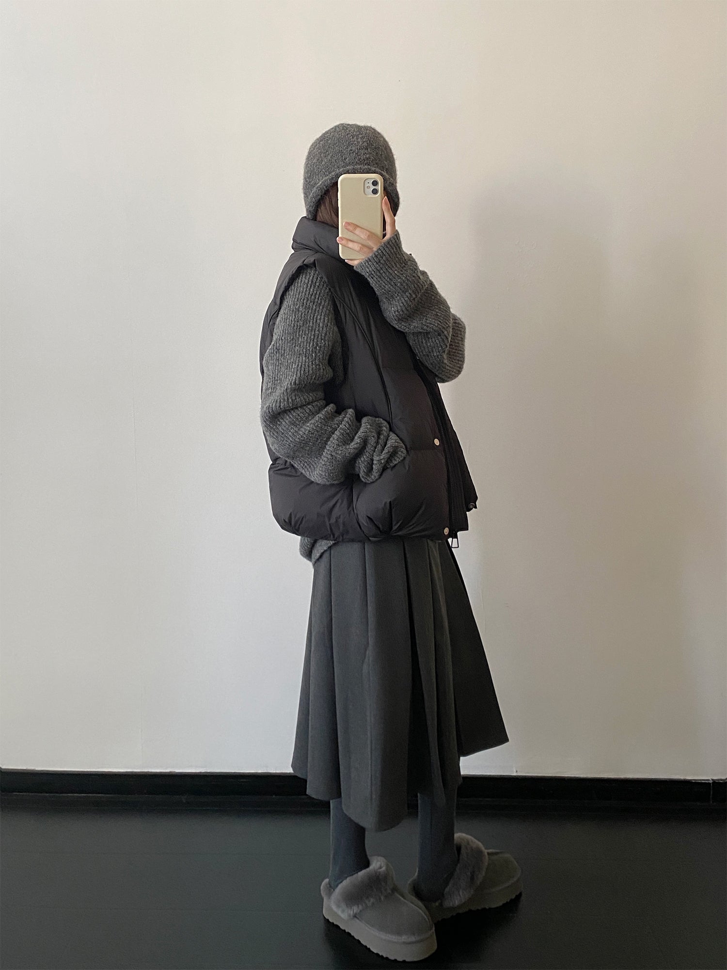 ホワイトダッグダウンベスト    N904