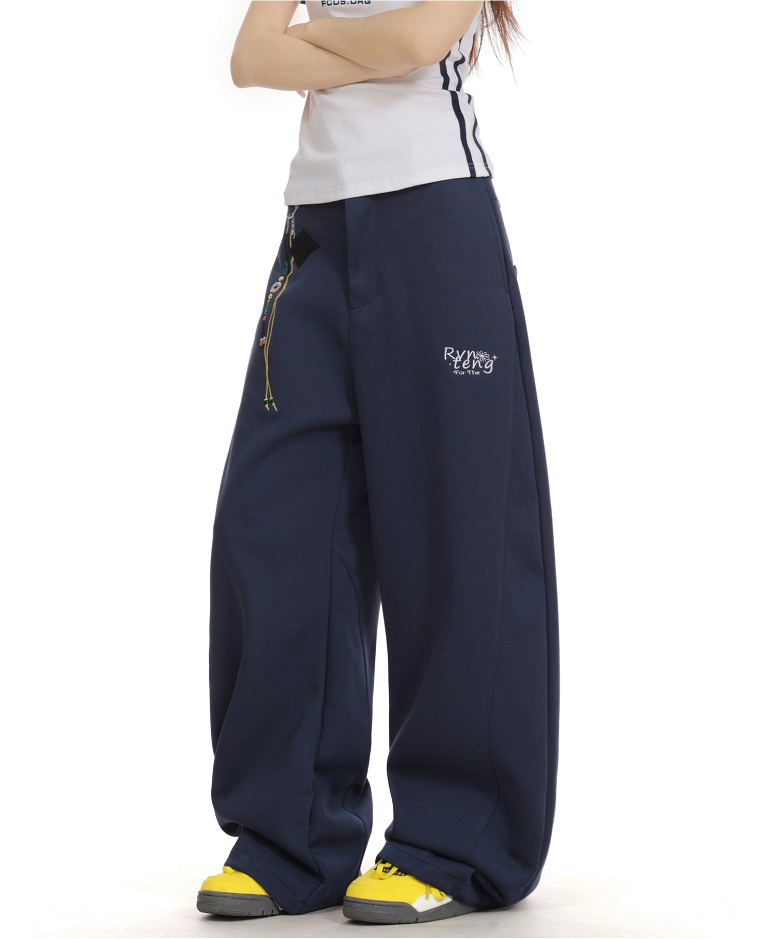 ベルトループ付き刺繍スウェットパンツ N586