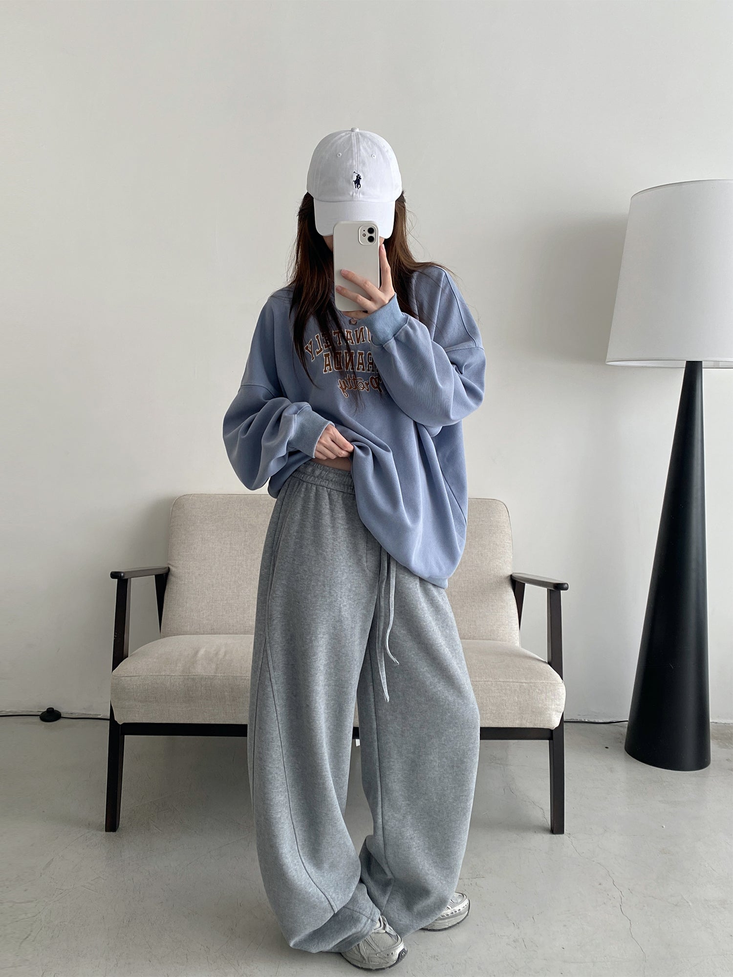 ミルクブルーレター刺繍スウェット    N579