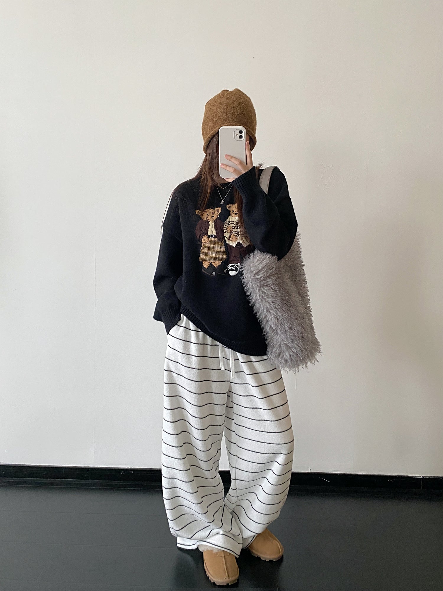 ラウンドネック クマニットセーター N903